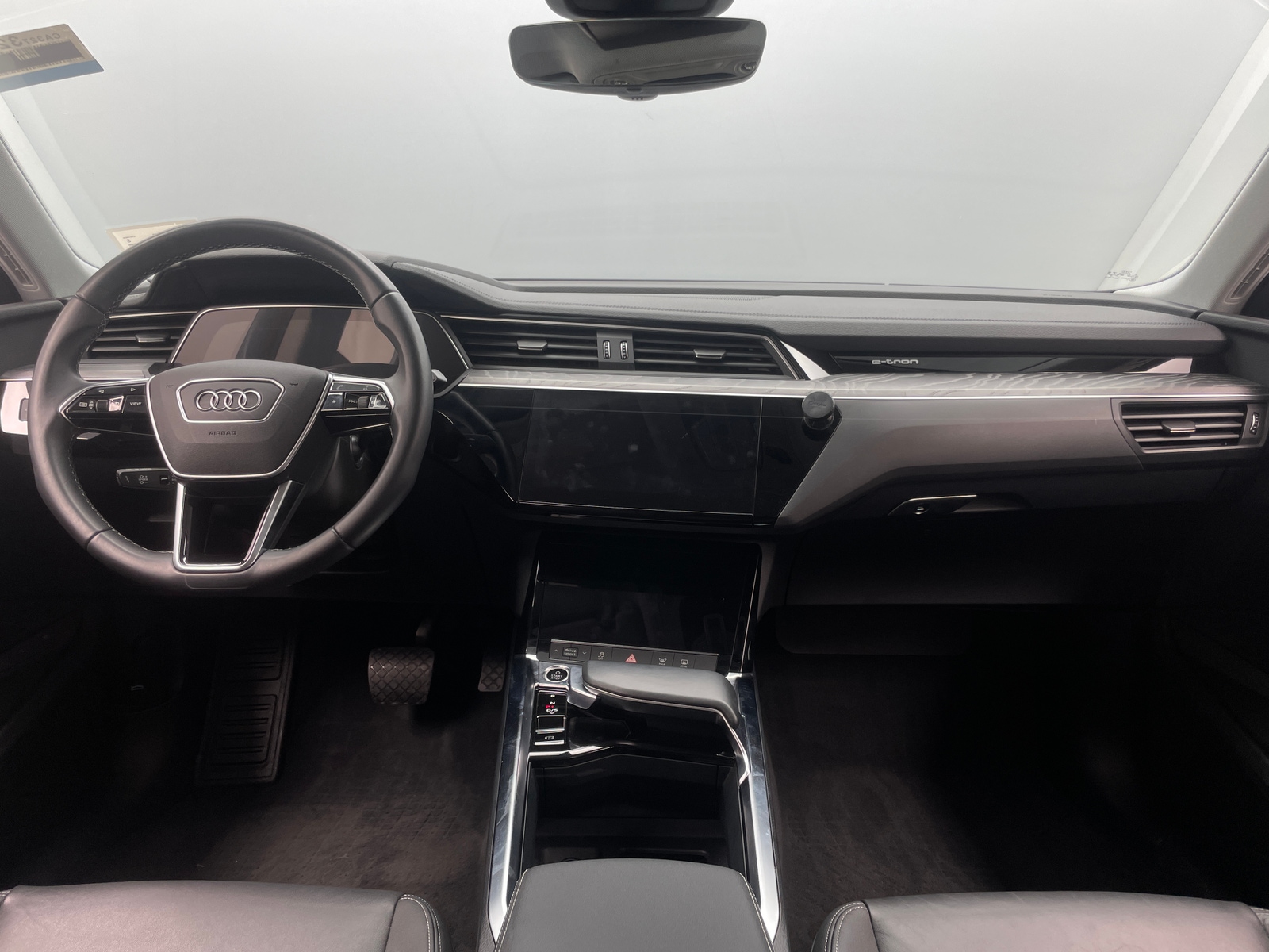 Thumbnail: 2022 Audi e-tron S - 2