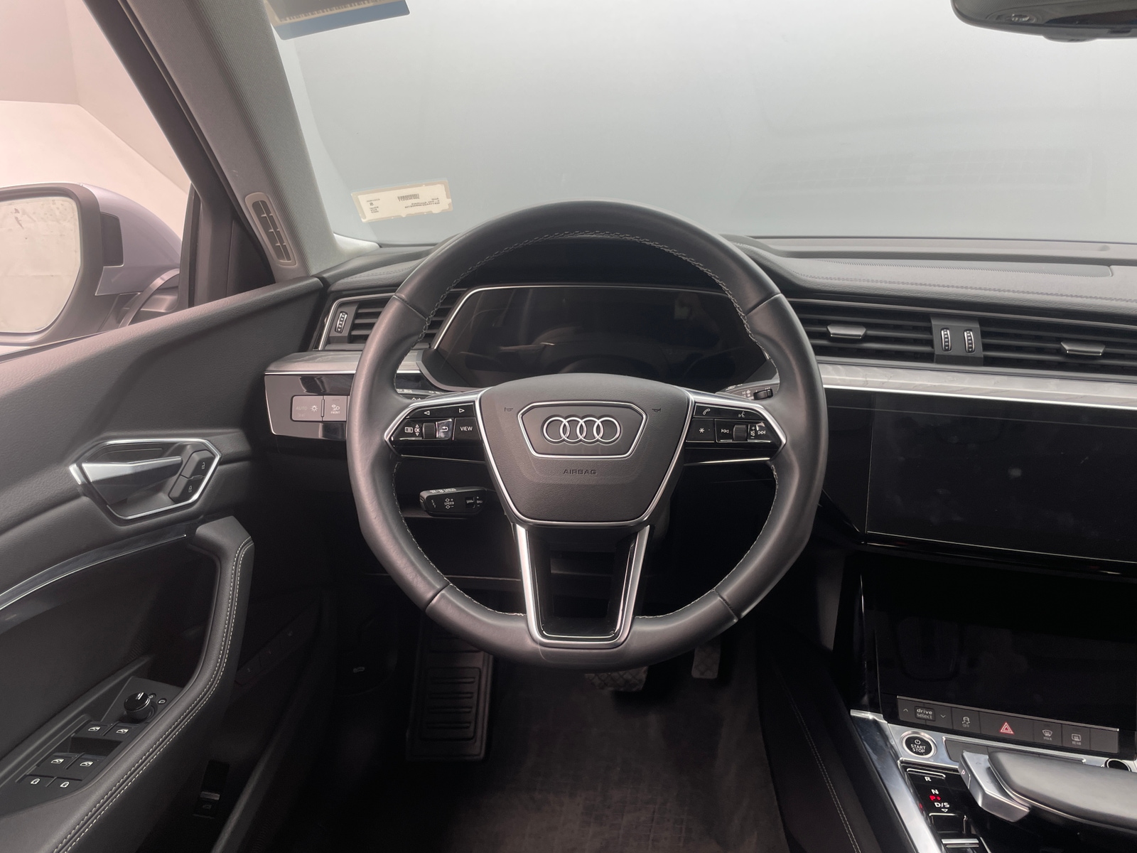 Thumbnail: 2022 Audi e-tron S - 4