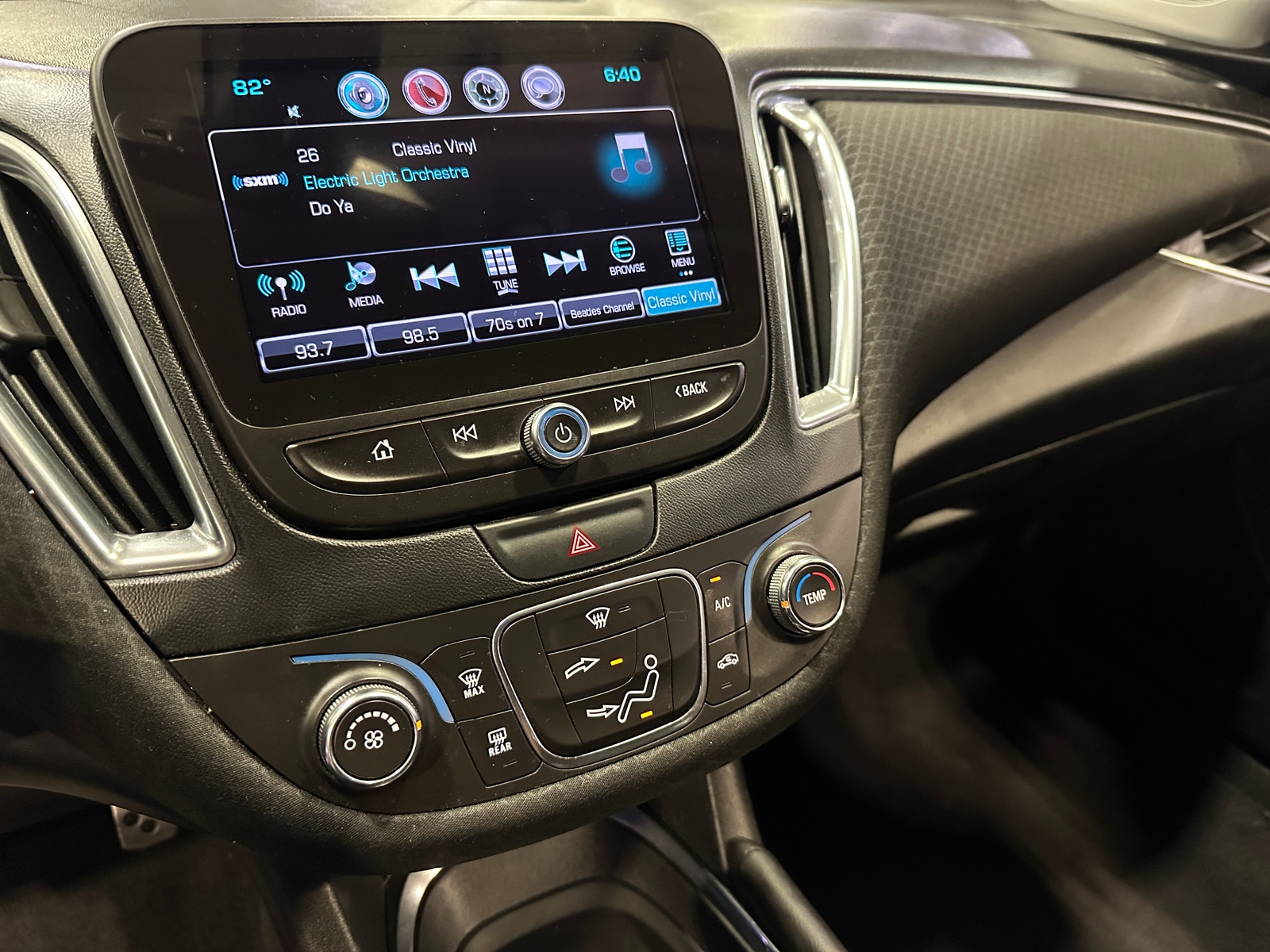Thumbnail: 2017 Chevrolet Malibu - 4