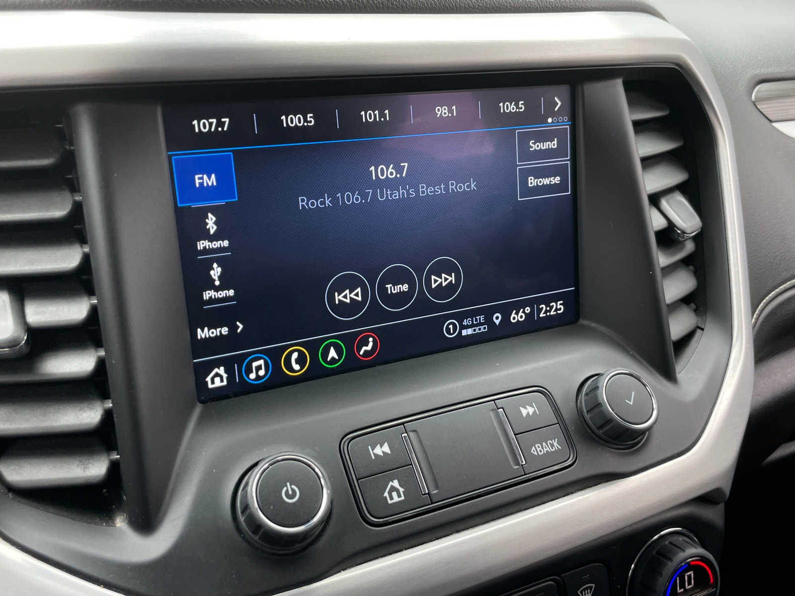 Thumbnail: 2023 GMC Acadia - 3