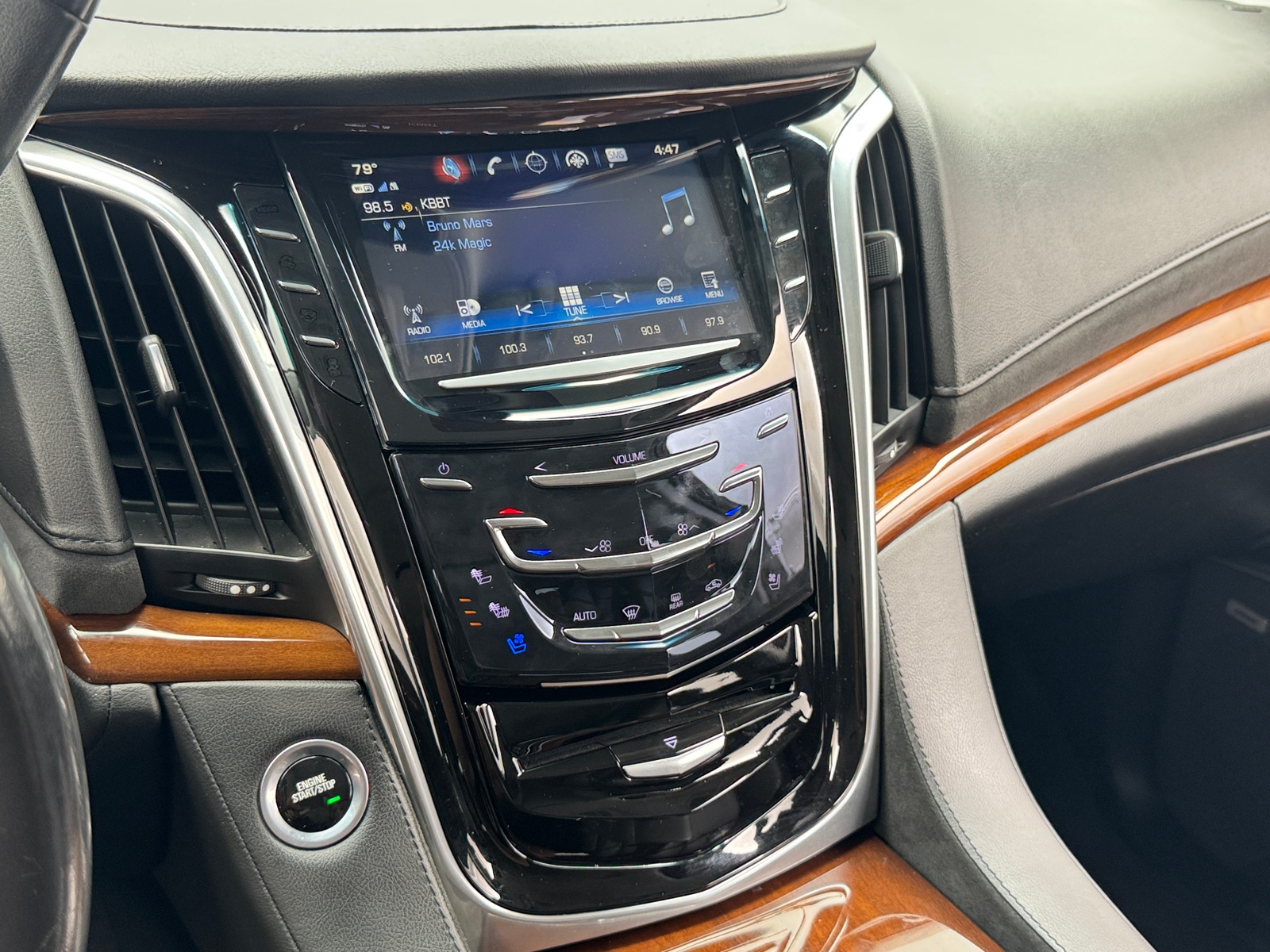 Thumbnail: 2019 Cadillac Escalade - 3