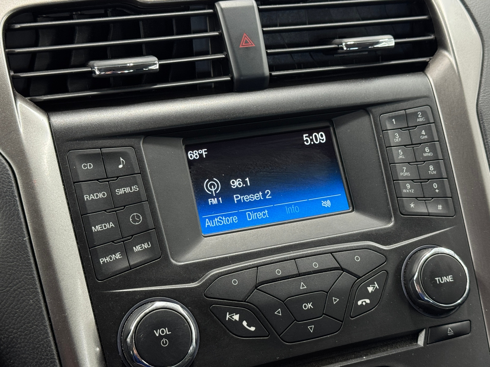 Thumbnail: 2017 Ford Fusion - 4