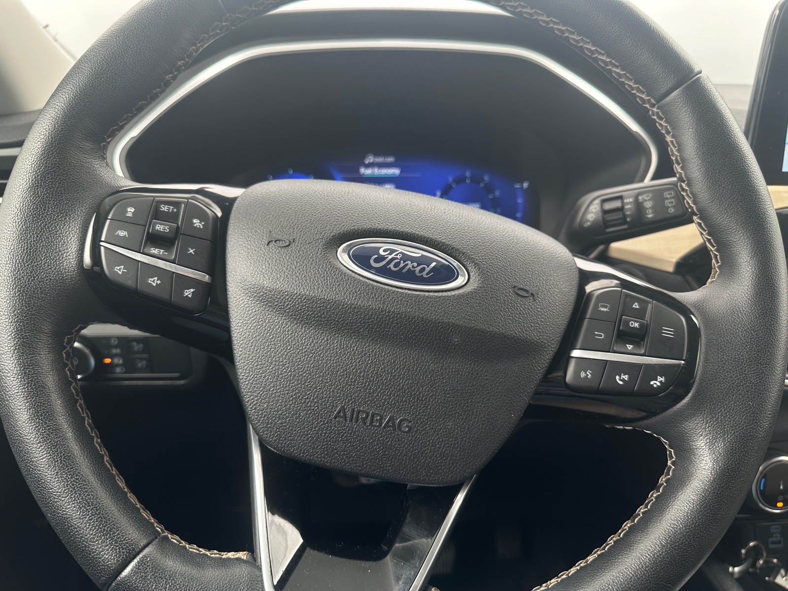 Thumbnail: 2022 Ford Escape - 4