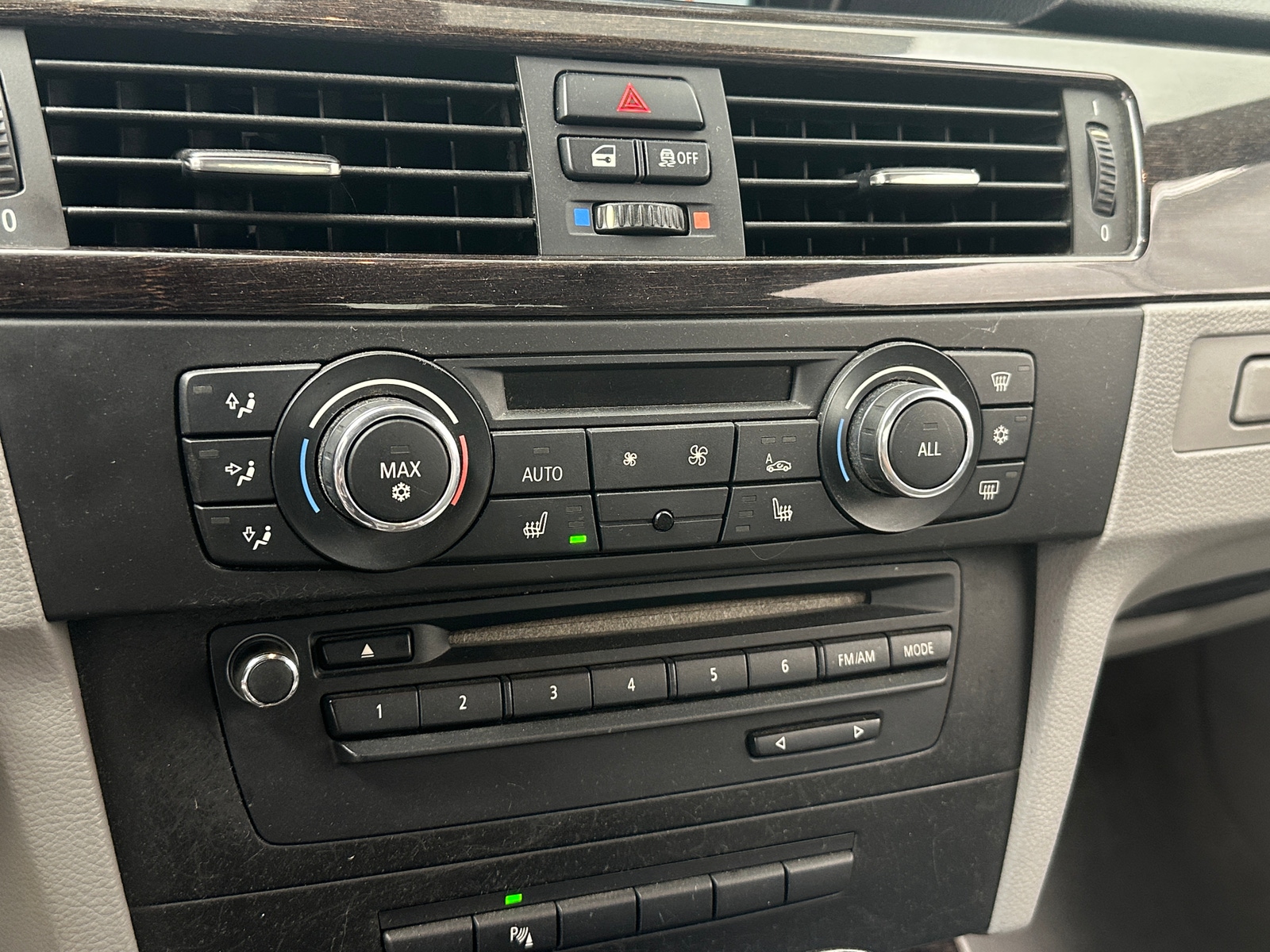 Thumbnail: 2011 BMW 3 Series - 3