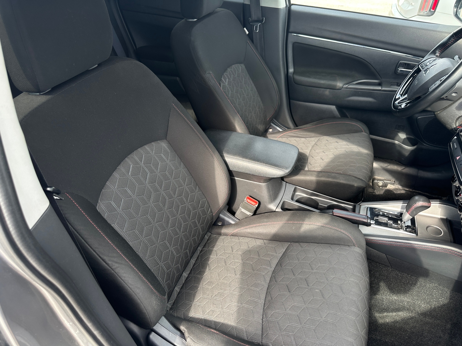 Thumbnail: 2022 Mitsubishi Outlander Sport - 2