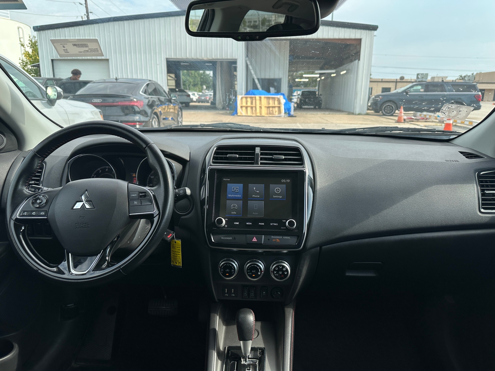Thumbnail: 2022 Mitsubishi Outlander Sport - 3