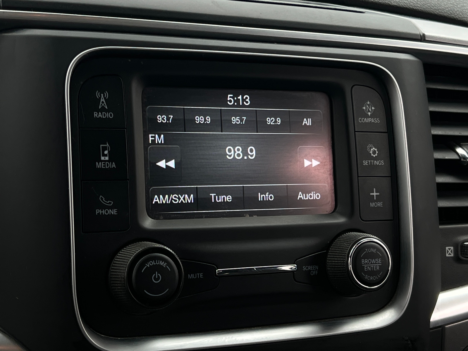 Thumbnail: 2022 RAM 1500 Classic - 4