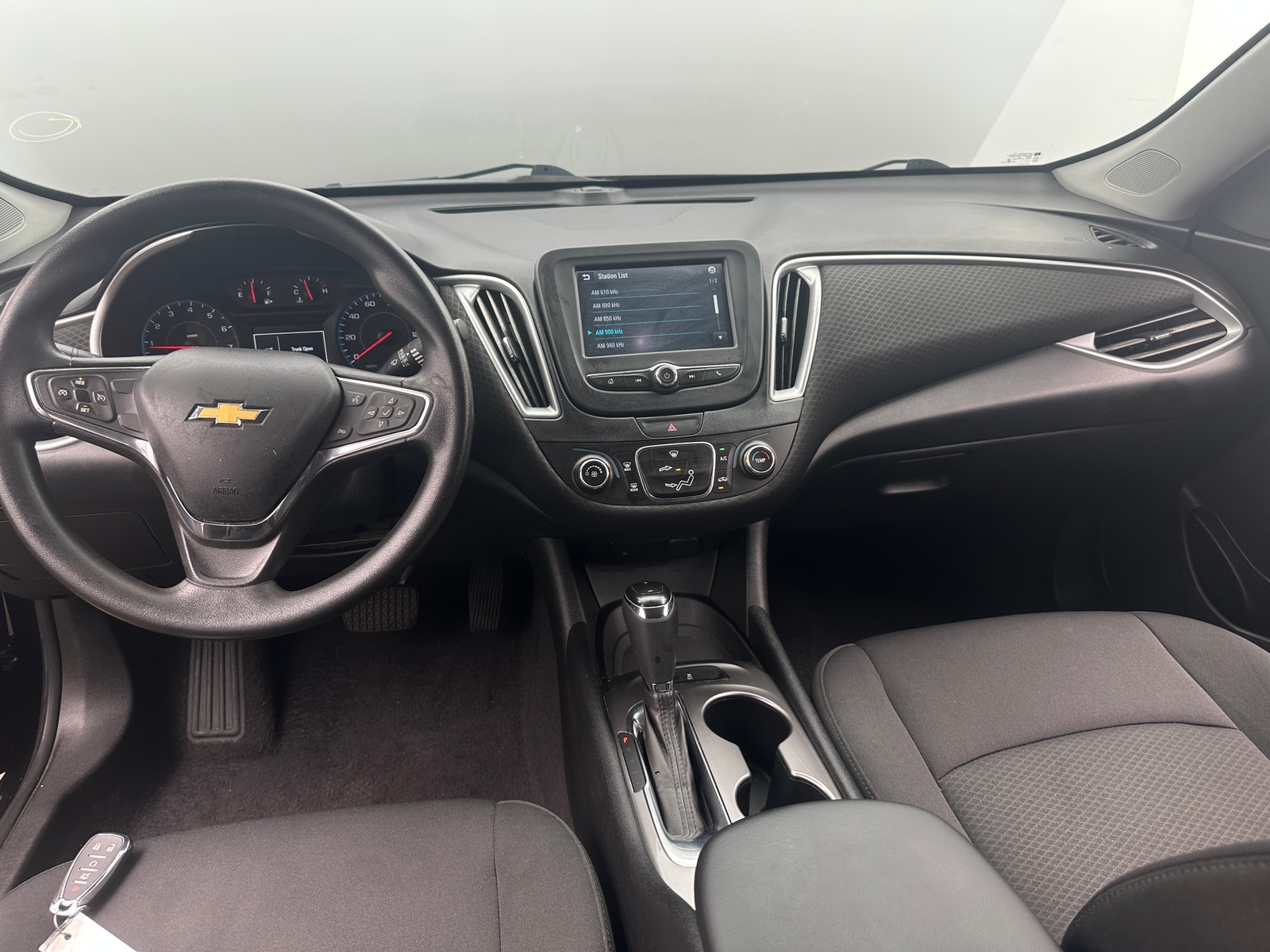 Thumbnail: 2017 Chevrolet Malibu - 3