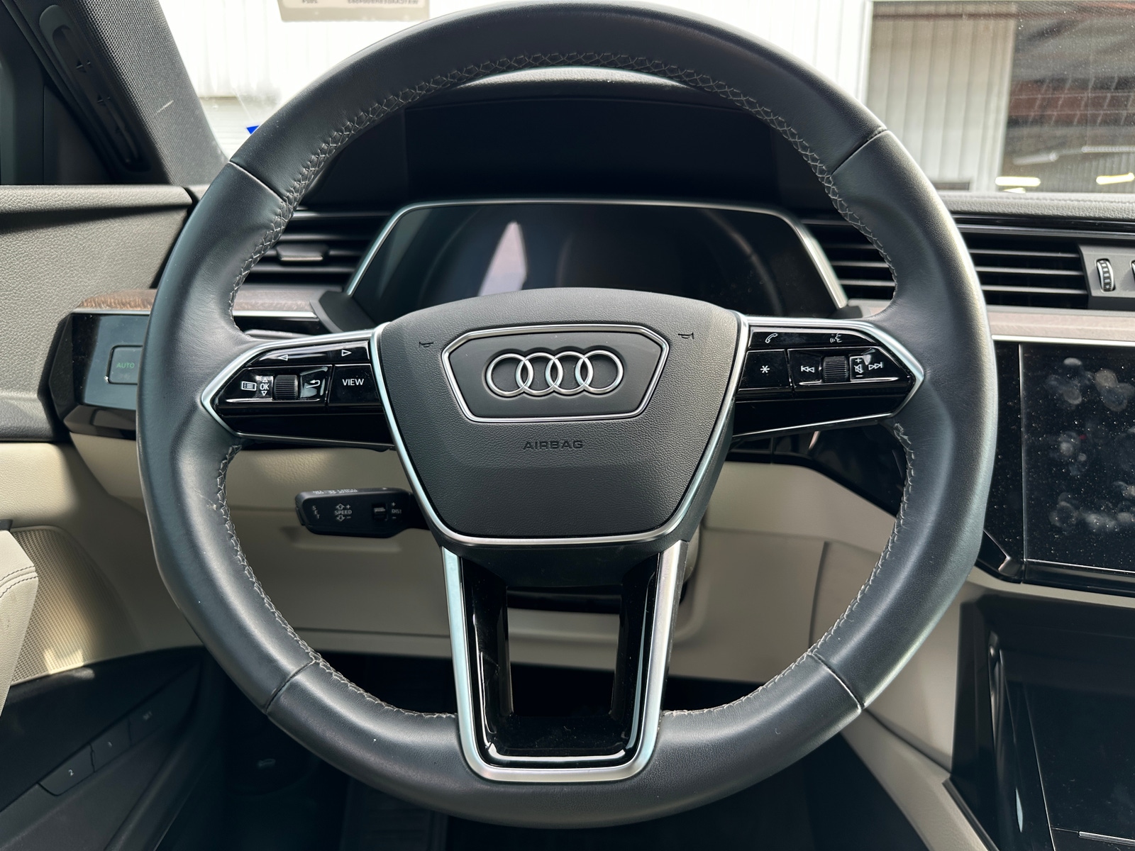 Thumbnail: 2024 Audi Q8 e-tron - 4