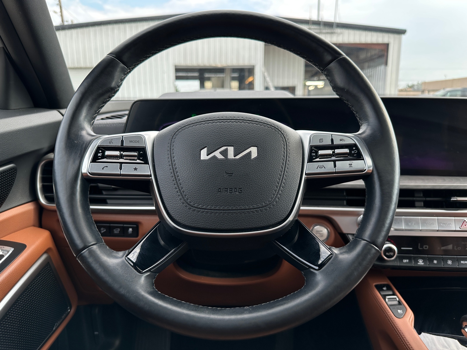 Thumbnail: 2023 Kia Telluride - 4
