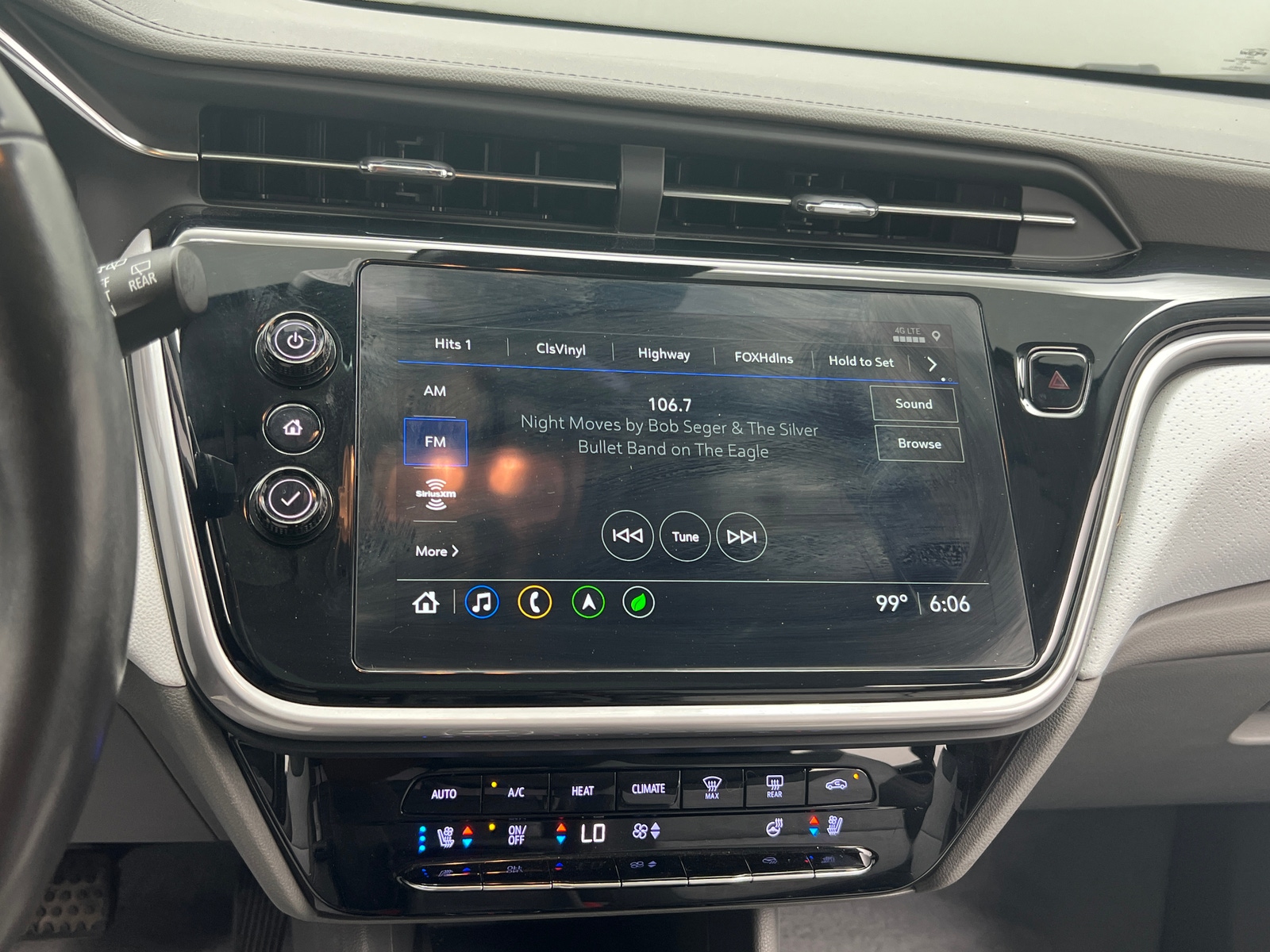 Thumbnail: 2022 Chevrolet Bolt EUV - 3