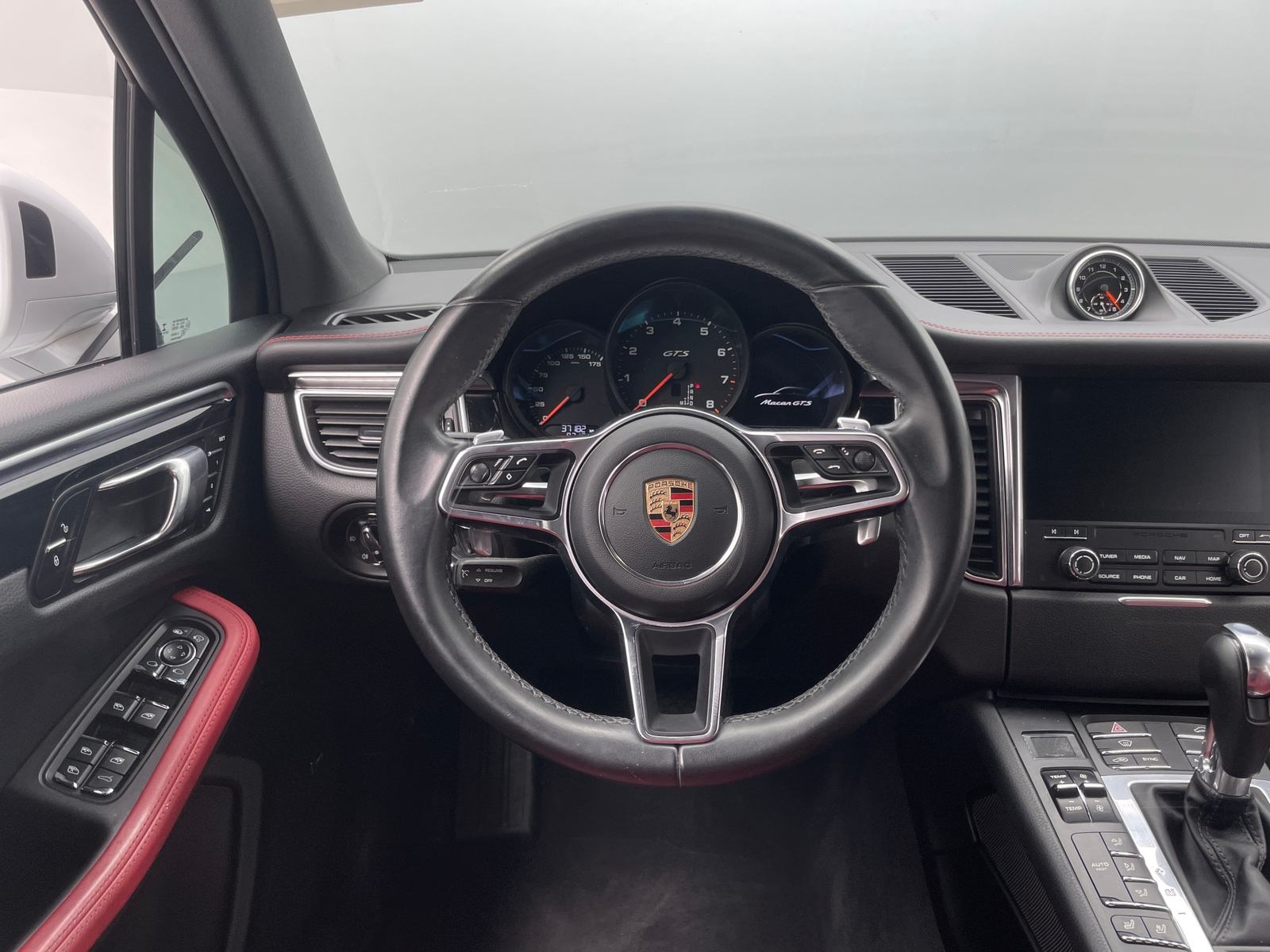 Thumbnail: 2017 Porsche Macan - 4