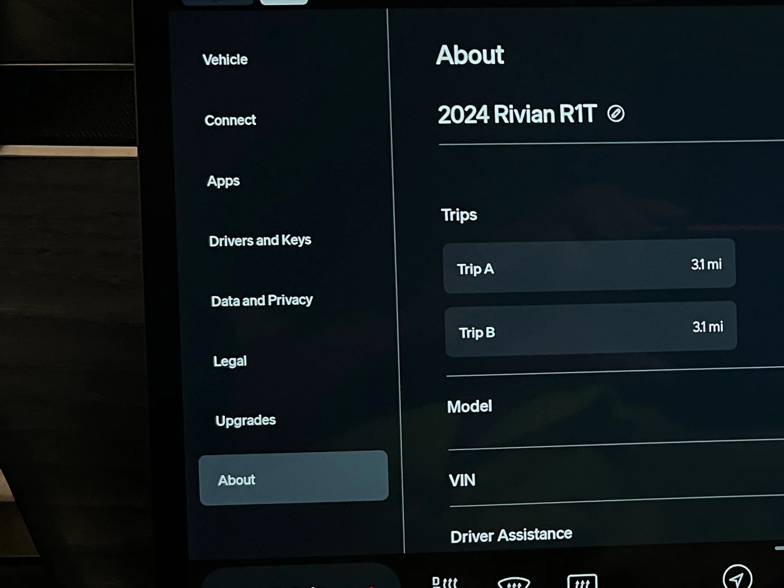 Thumbnail: 2024 Rivian R1T - 3