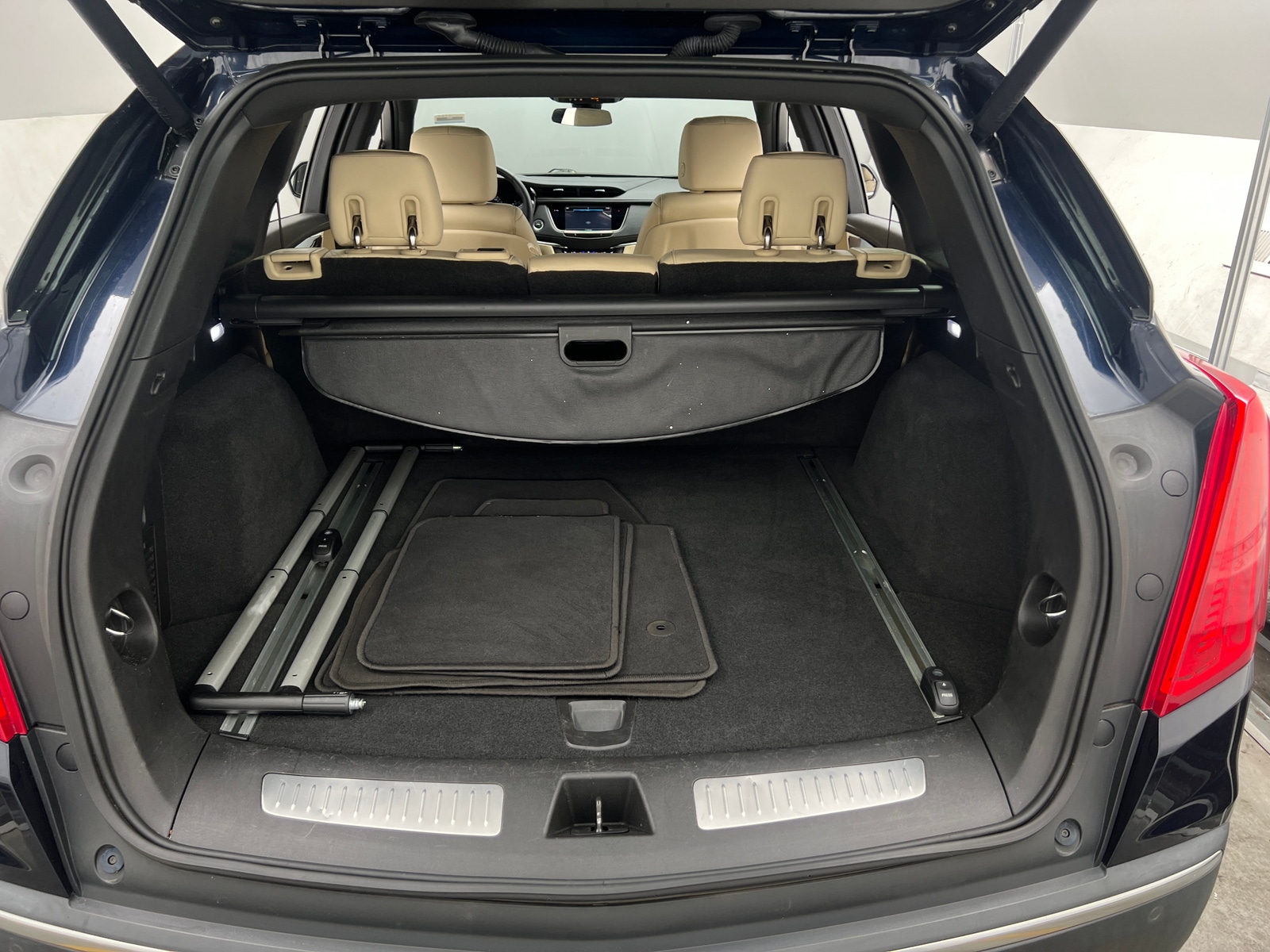 Thumbnail: 2017 Cadillac XT5 - 6