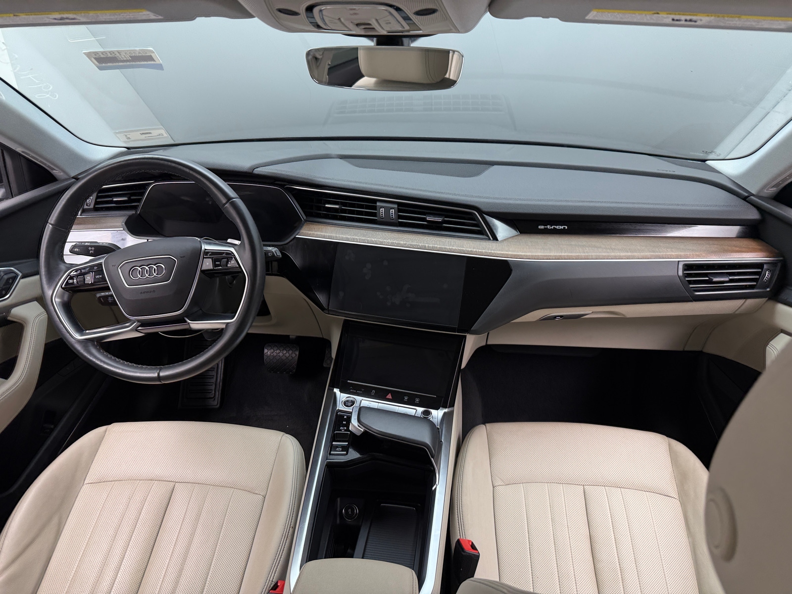 Thumbnail: 2022 Audi e-tron - 2