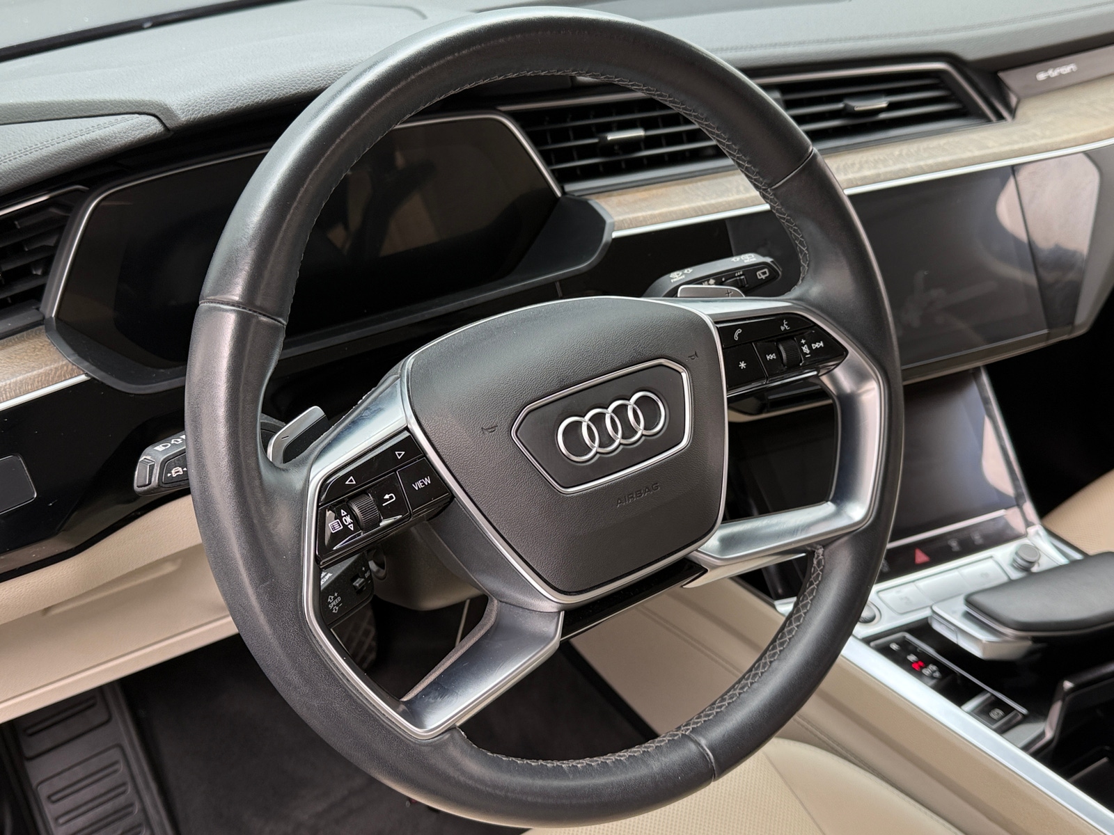 Thumbnail: 2022 Audi e-tron - 4
