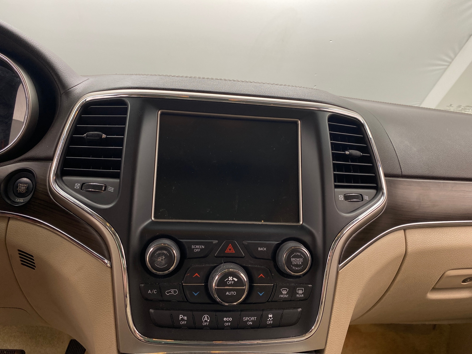 Thumbnail: 2017 Jeep Grand Cherokee - 3