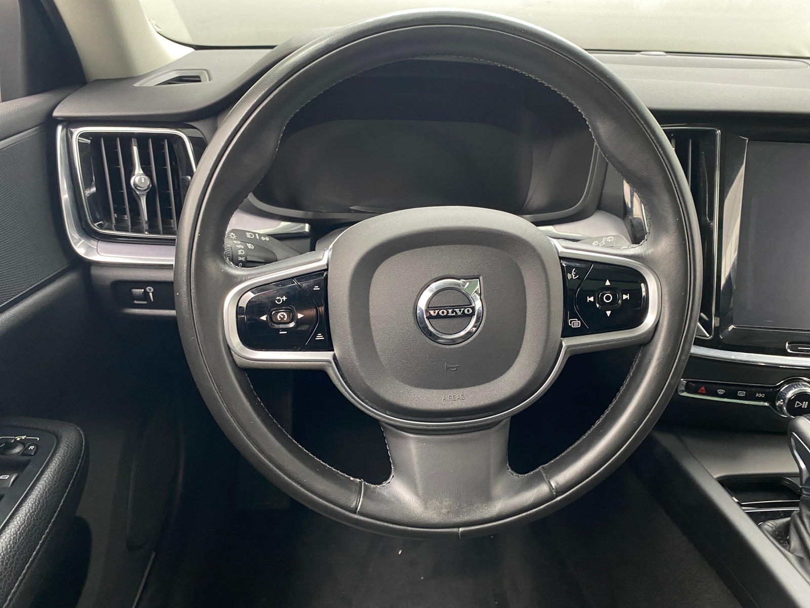 Thumbnail: 2020 Volvo V60 - 4