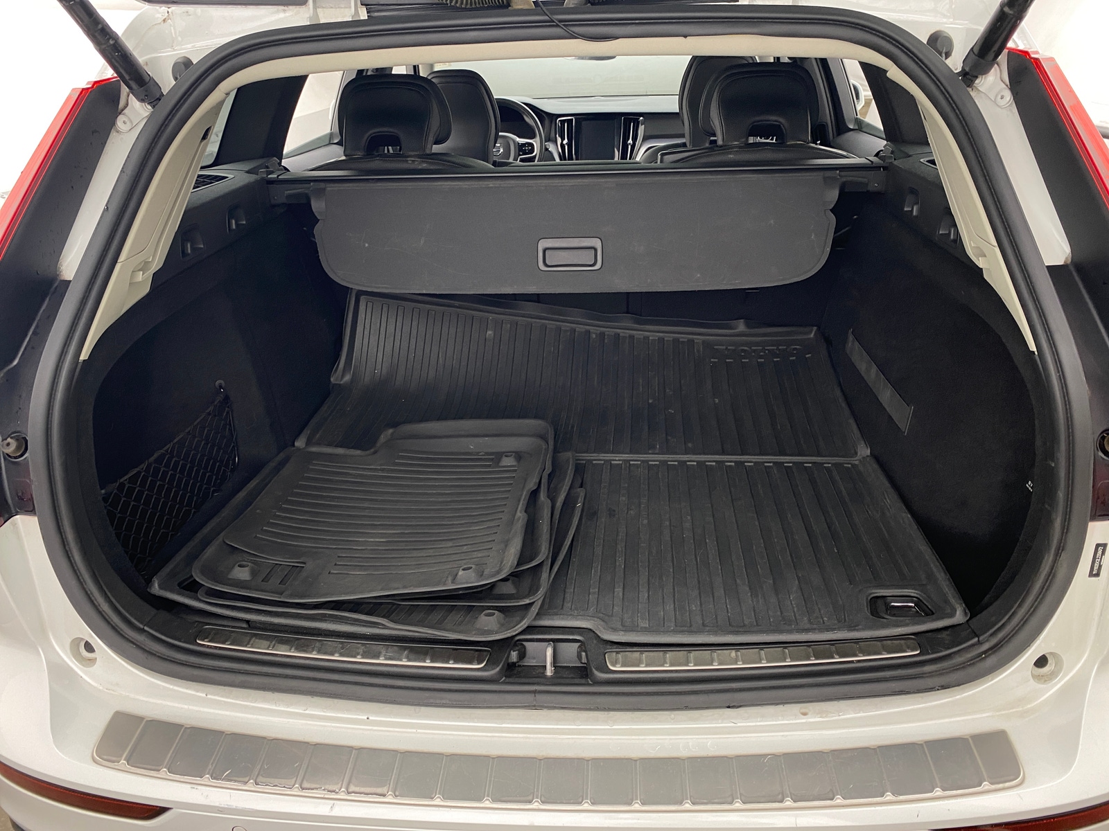 Thumbnail: 2020 Volvo V60 - 6