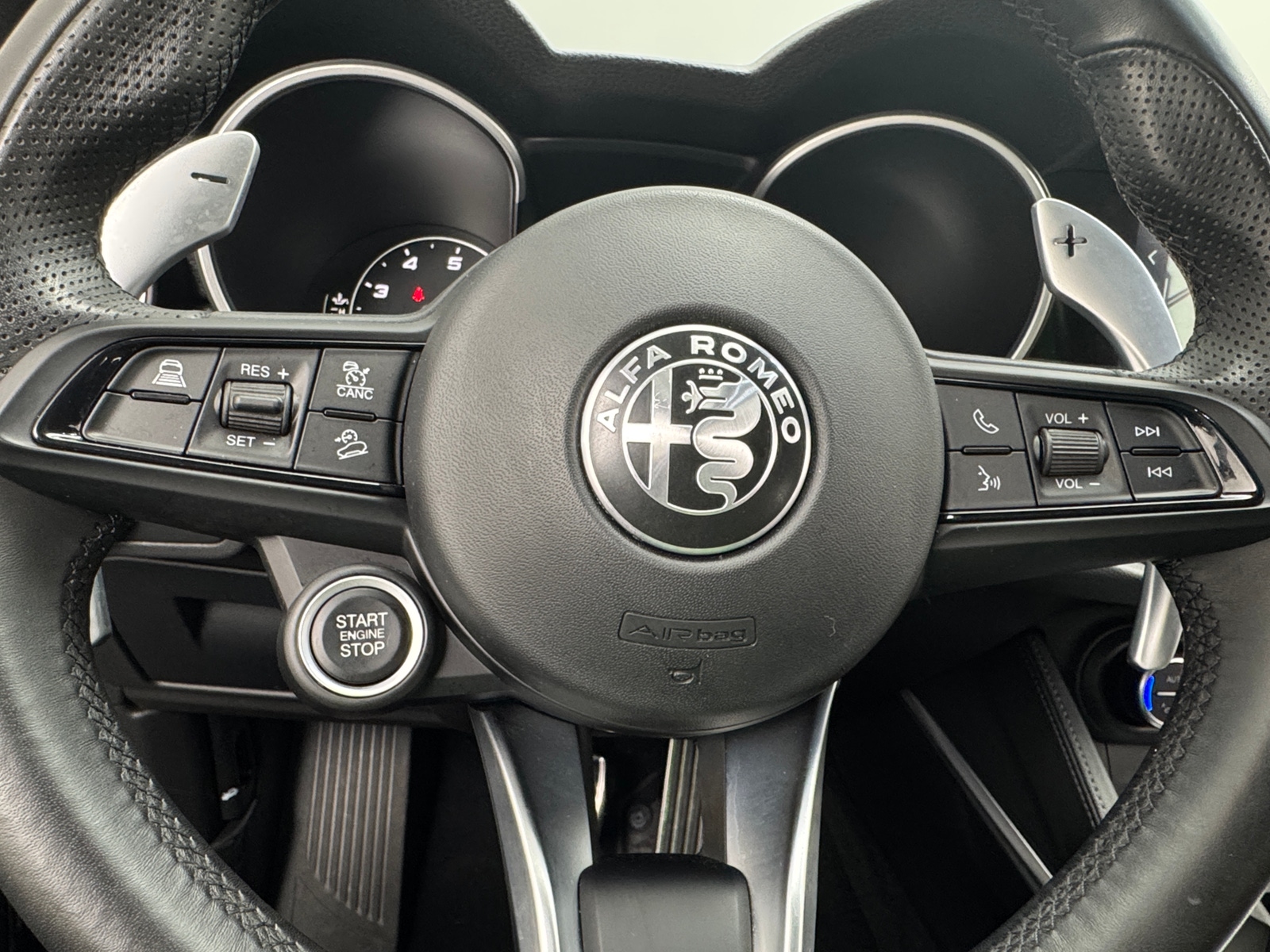 Thumbnail: 2022 Alfa Romeo Stelvio - 4