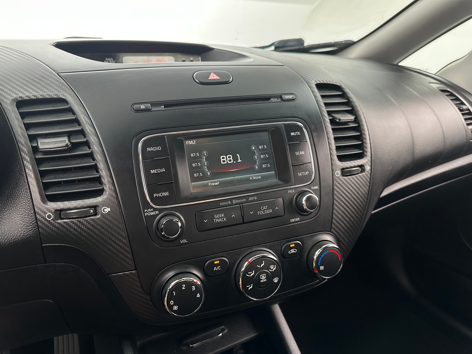 Thumbnail: 2016 Kia Forte - 4