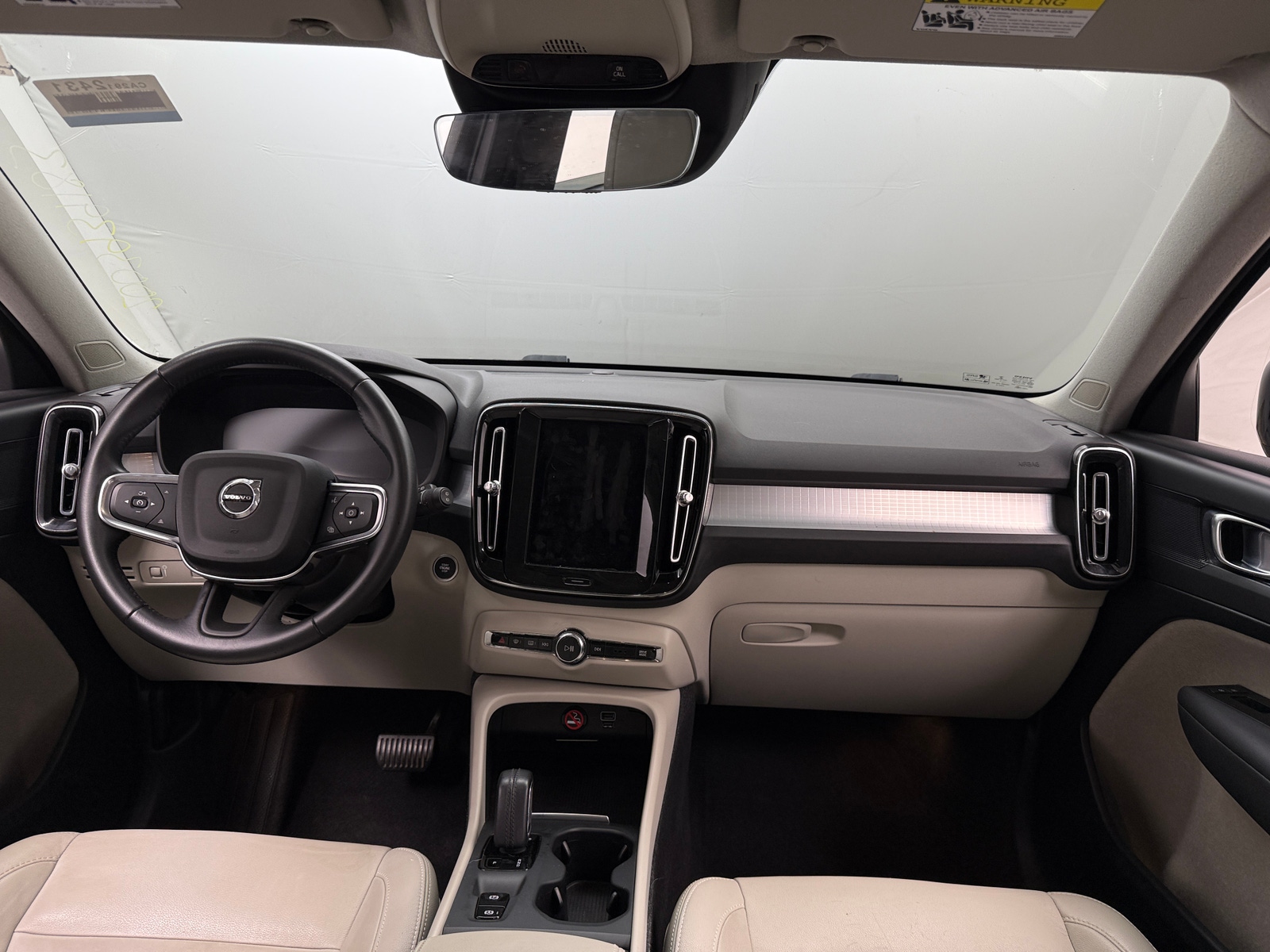 Thumbnail: 2021 Volvo XC40 - 2