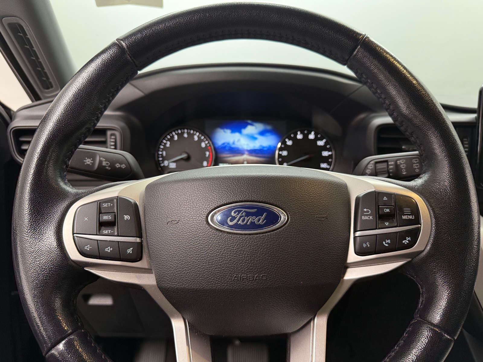 Thumbnail: 2022 Ford Explorer - 5