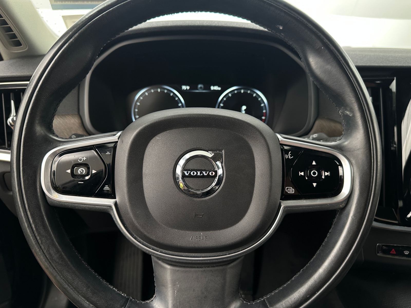 Thumbnail: 2018 Volvo V90 - 4