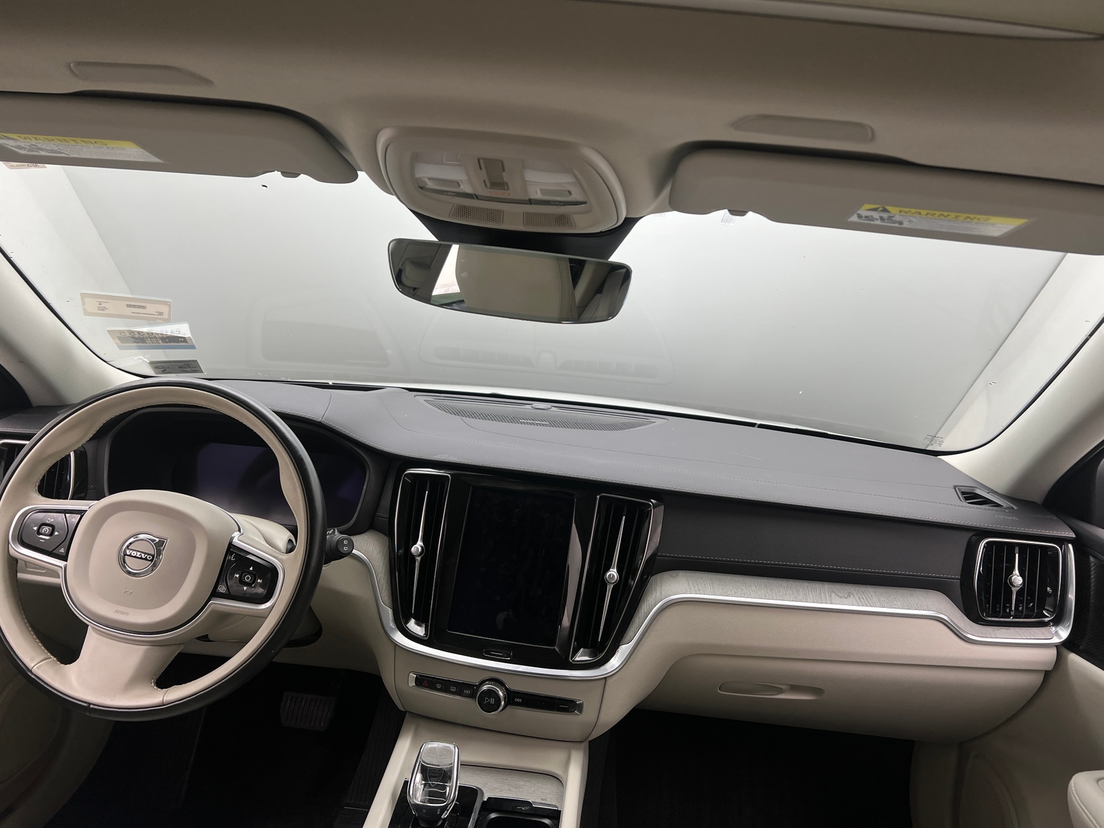 Thumbnail: 2023 Volvo V60 - 2
