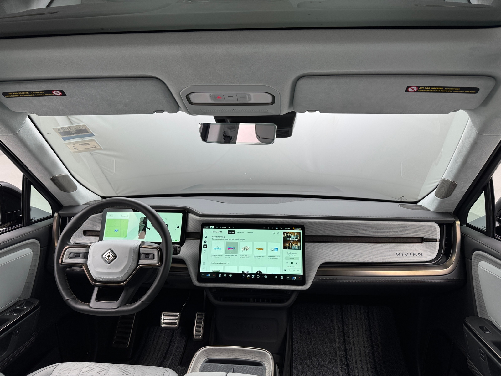 Thumbnail: 2025 Rivian R1S - 2