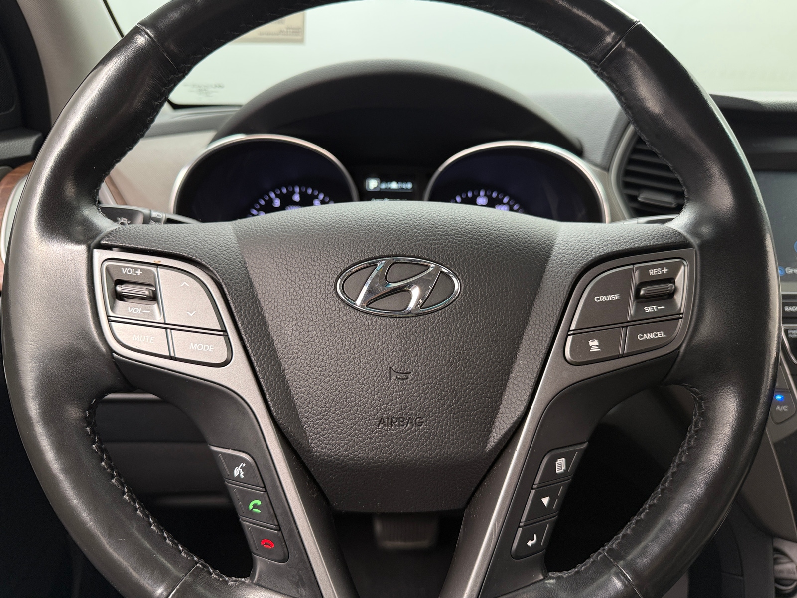 Thumbnail: 2019 Hyundai Santa Fe - 4