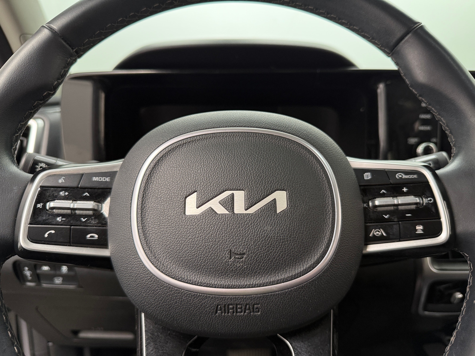 Thumbnail: 2022 Kia Sorento - 4