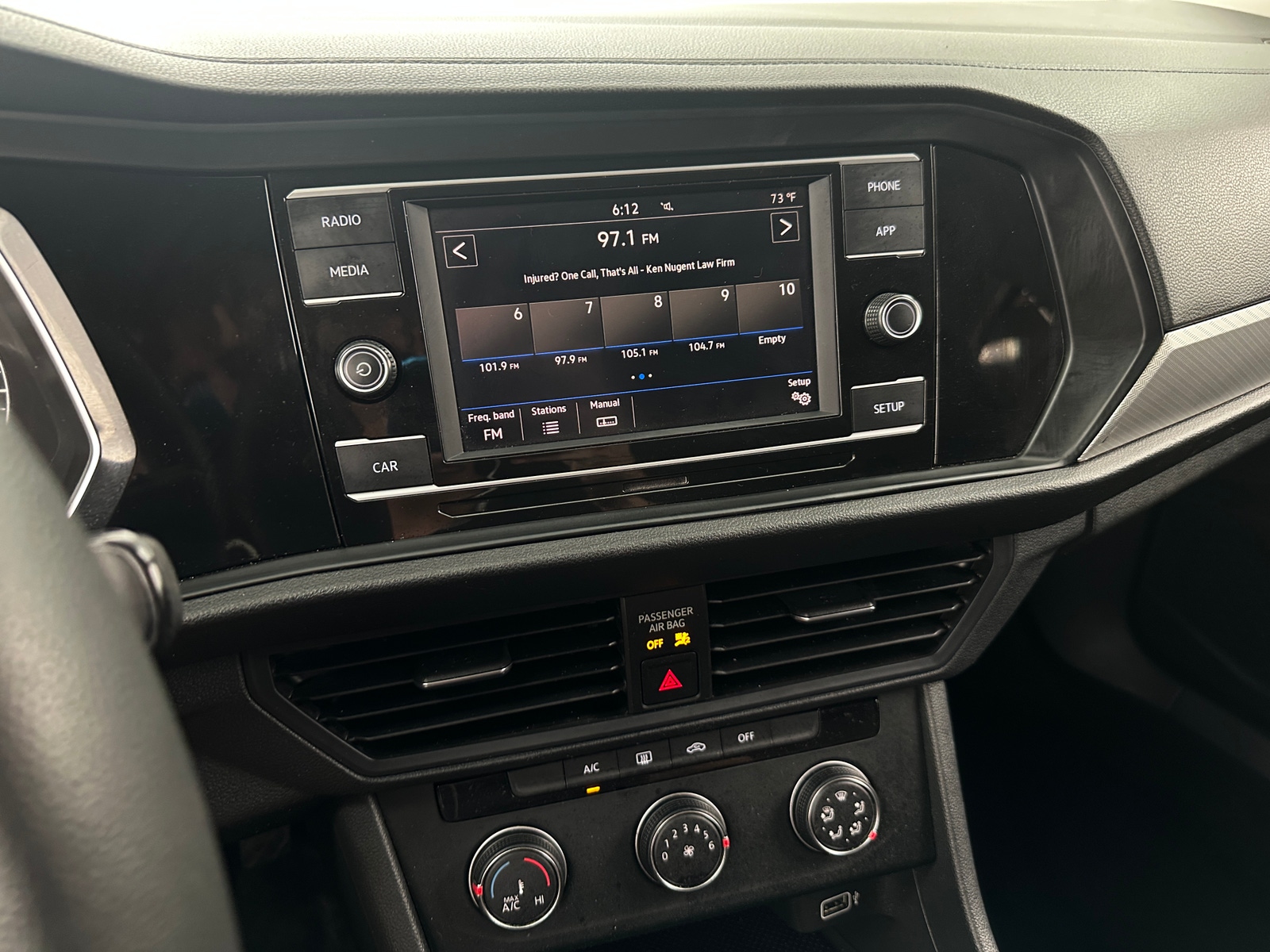 Thumbnail: 2019 Volkswagen Jetta - 4