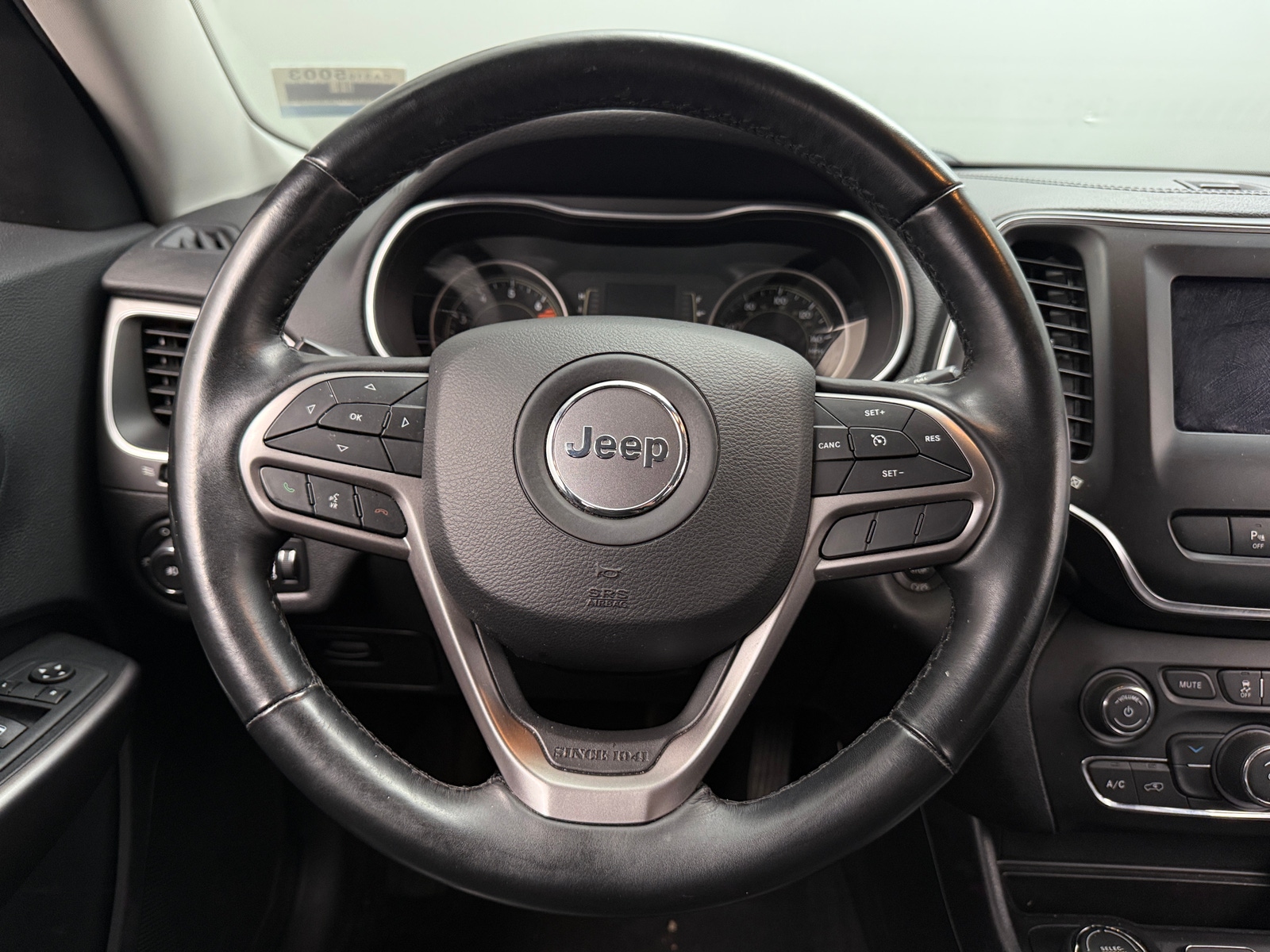 Thumbnail: 2019 Jeep Cherokee - 5