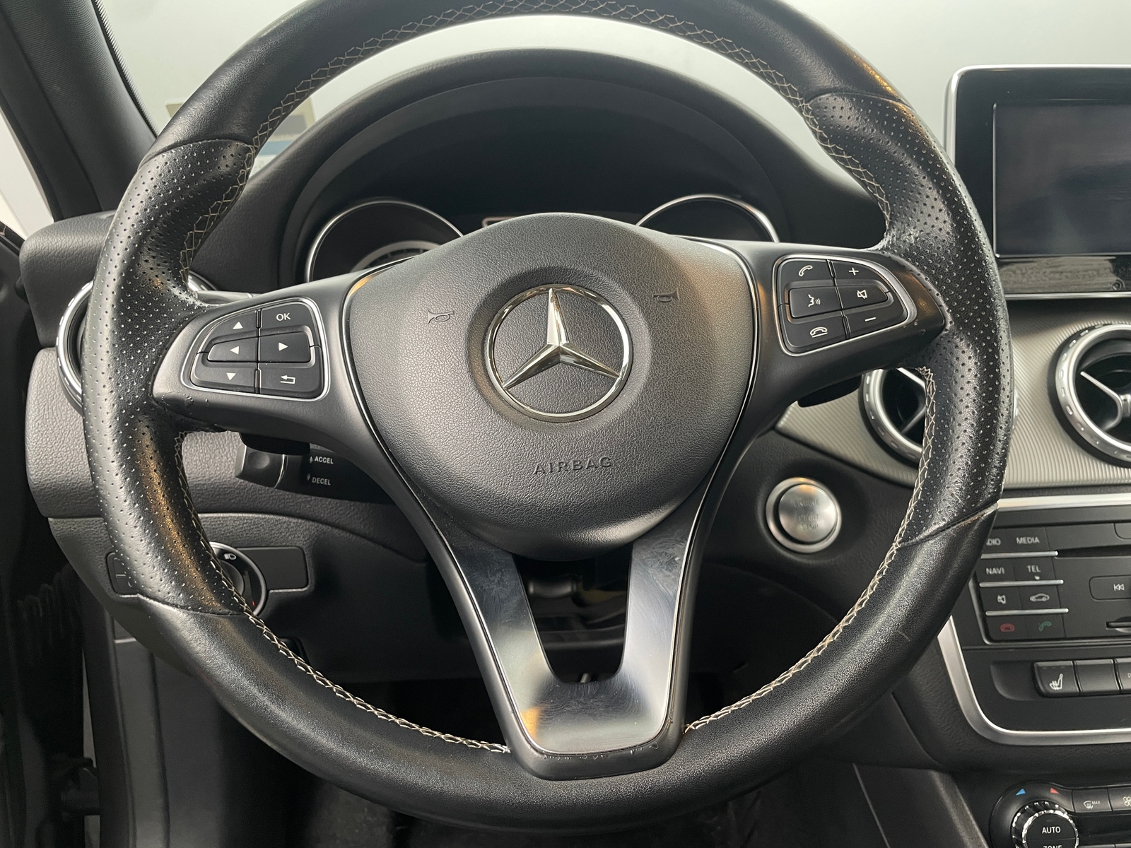 Thumbnail: 2017 Mercedes-Benz GLA - 4