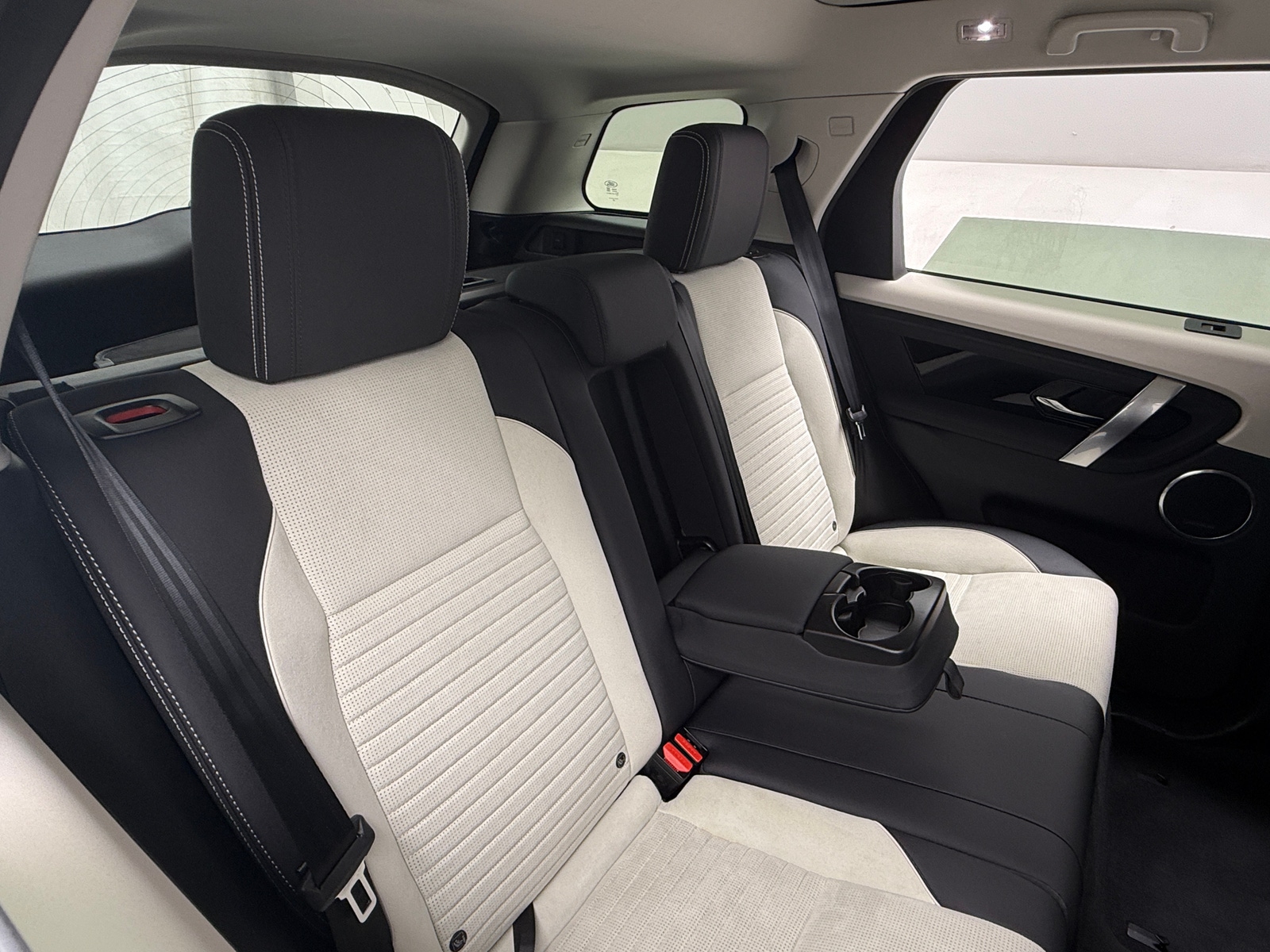 Thumbnail: 2025 Land Rover Discovery Sport - 5