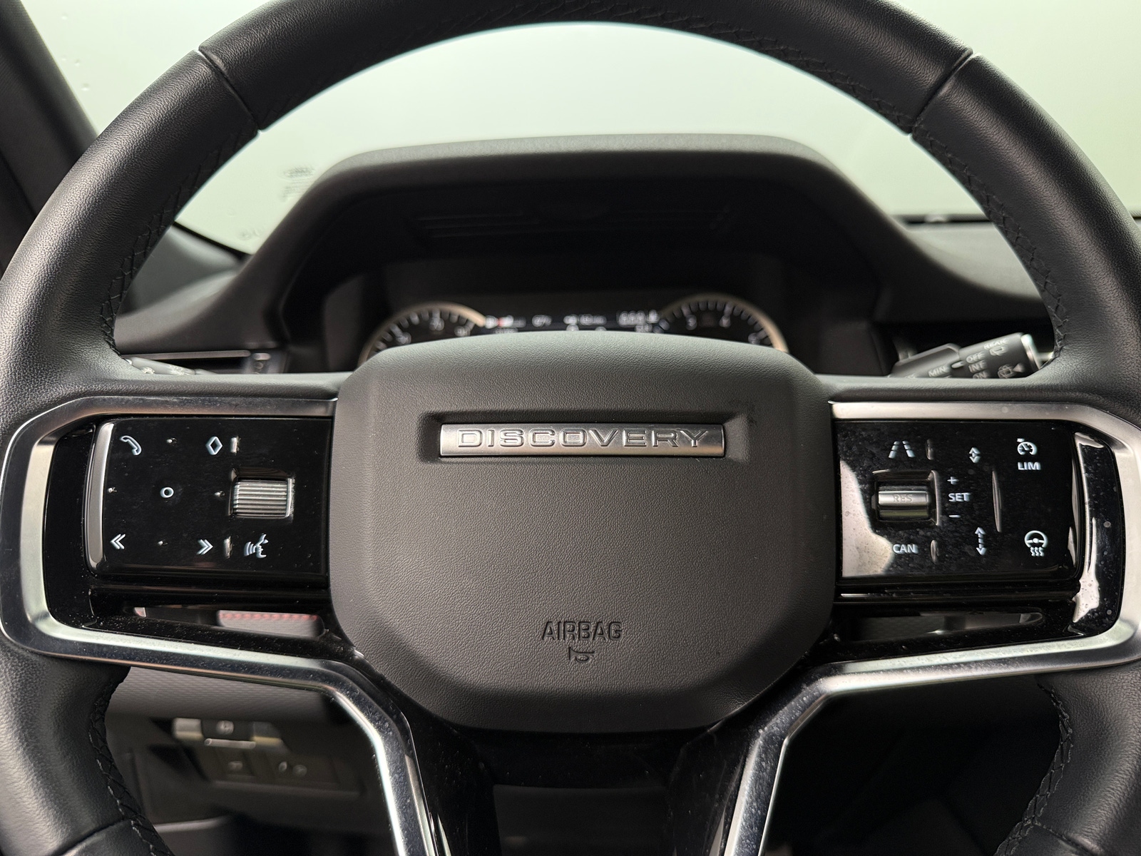 Thumbnail: 2023 Land Rover Discovery Sport - 4
