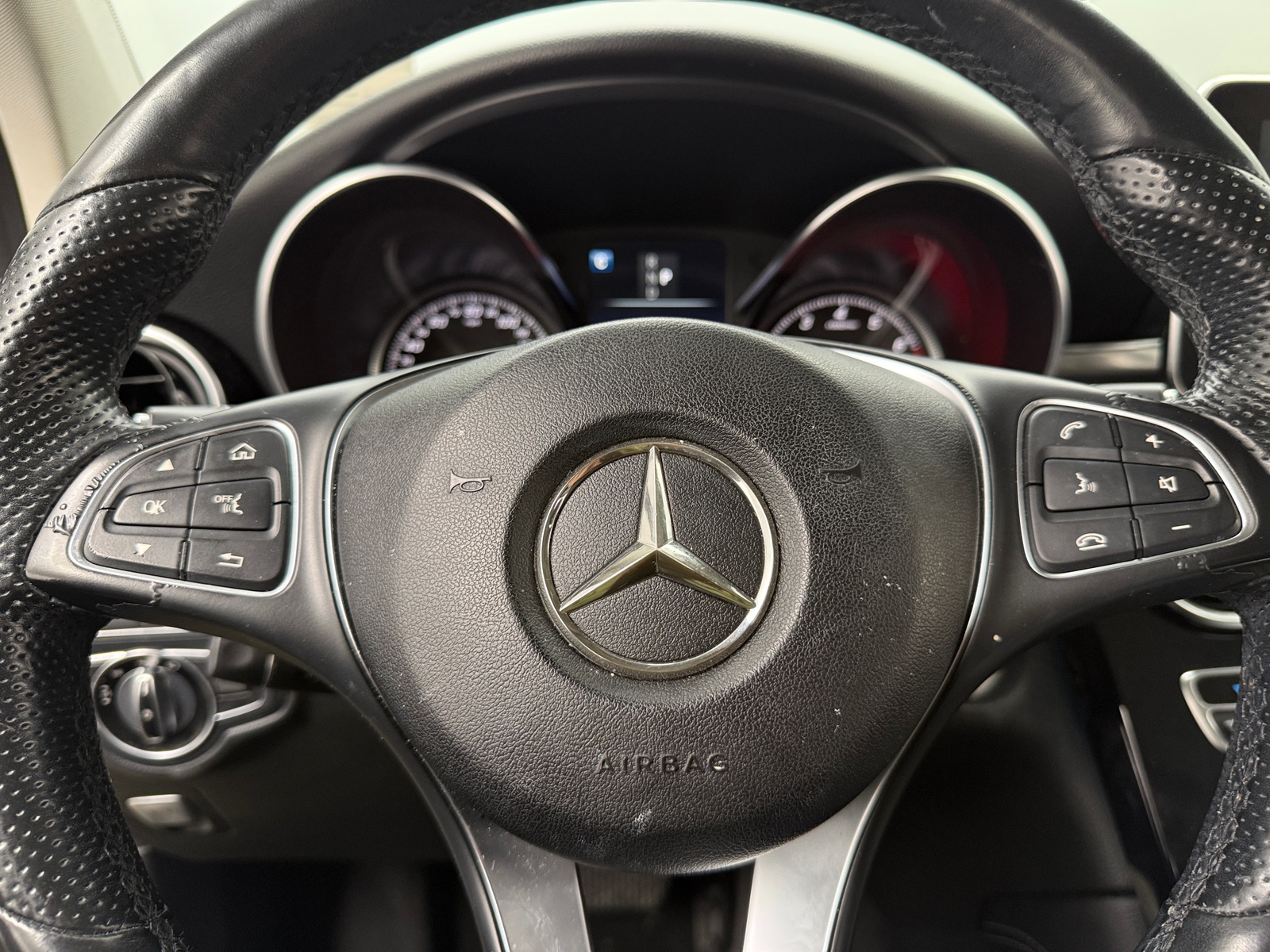 Thumbnail: 2017 Mercedes-Benz GLC - 4