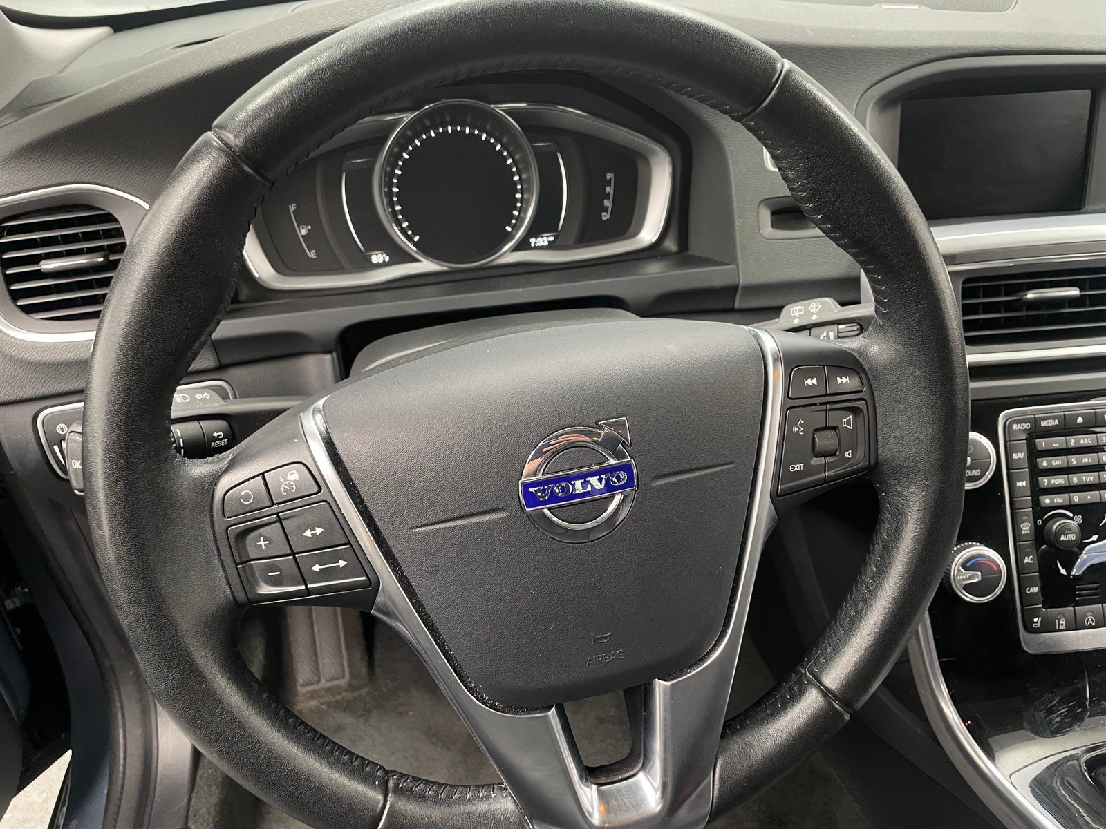 Thumbnail: 2017 Volvo V60 - 4