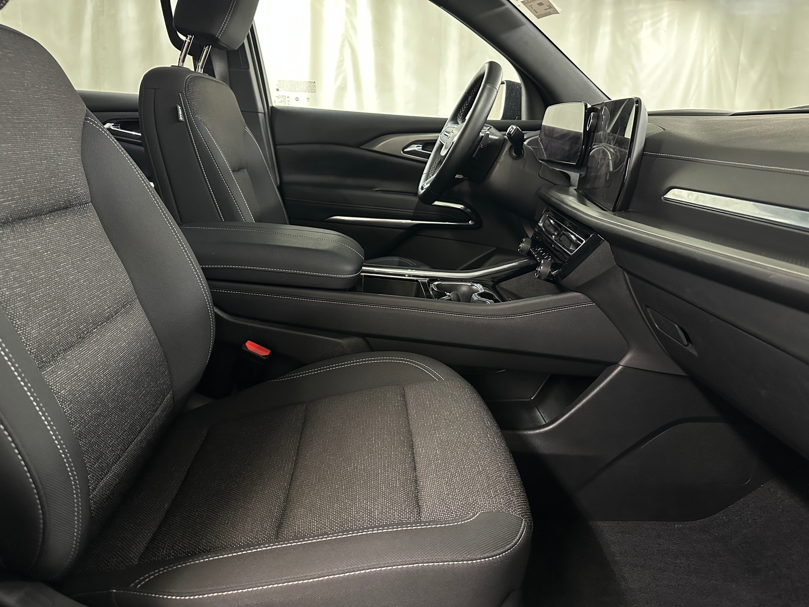 Thumbnail: 2025 Chevrolet Traverse - 2