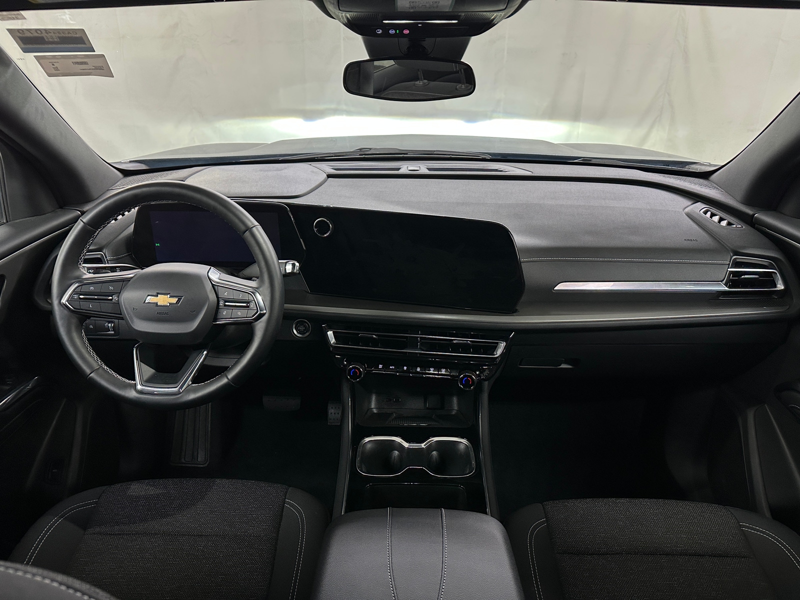 Thumbnail: 2025 Chevrolet Traverse - 3