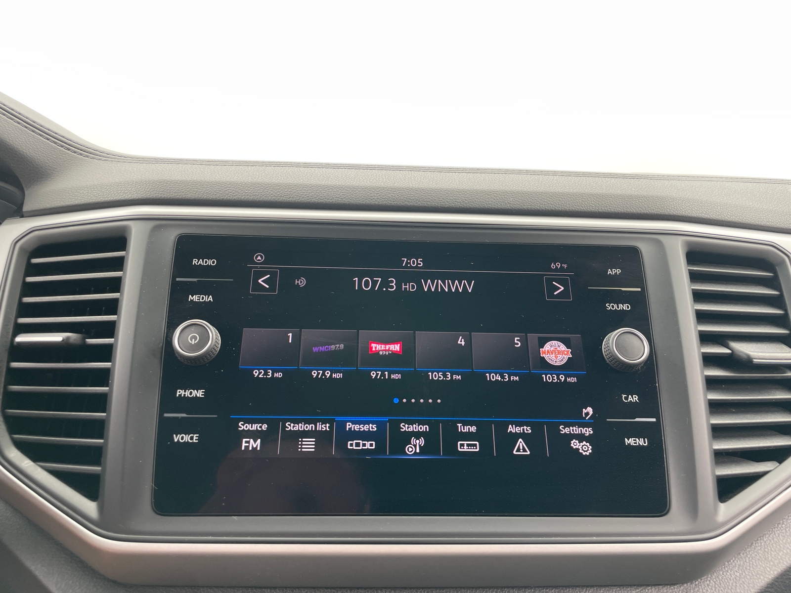 Thumbnail: 2021 Volkswagen Atlas - 3