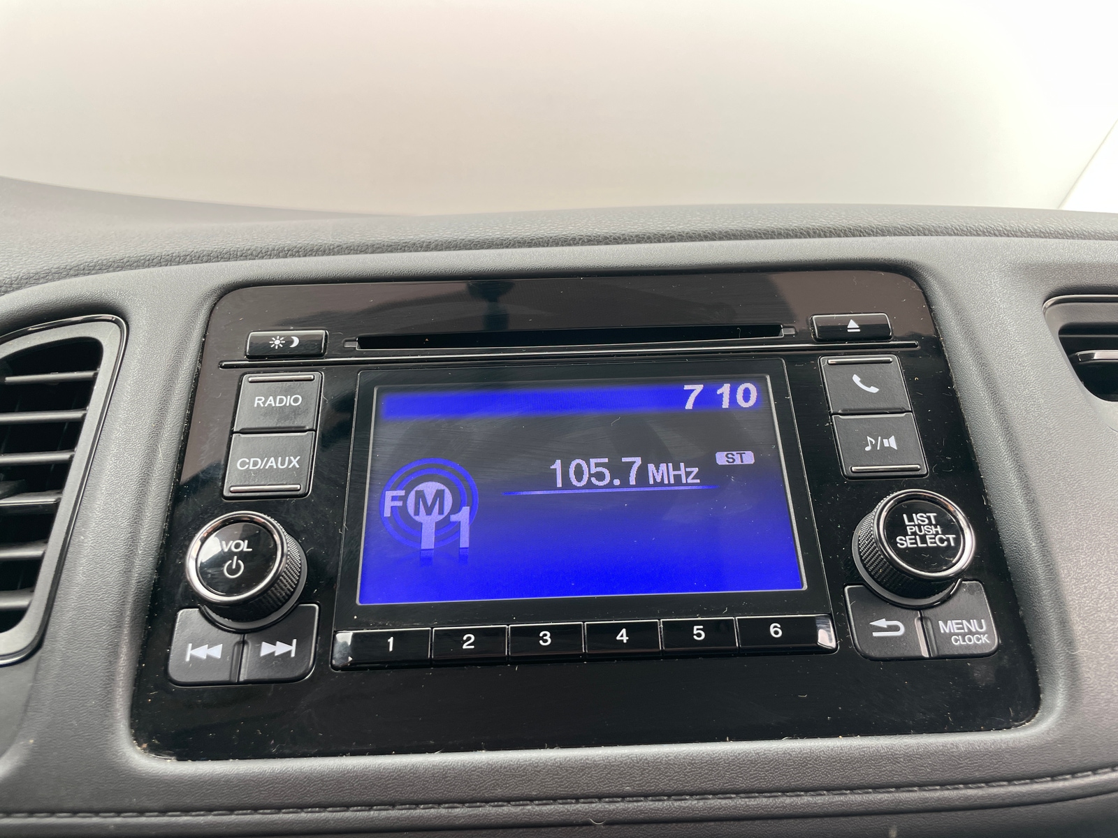 Thumbnail: 2016 Honda HR-V - 4