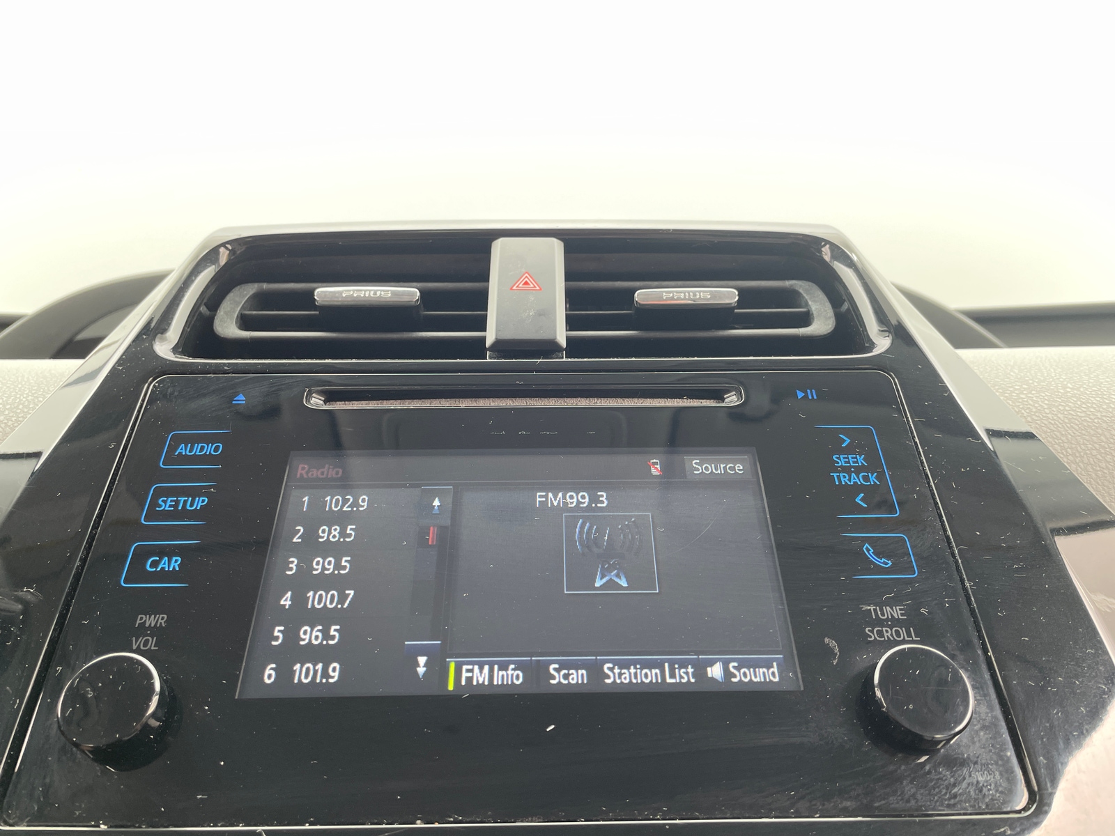 Thumbnail: 2016 Toyota Prius - 4