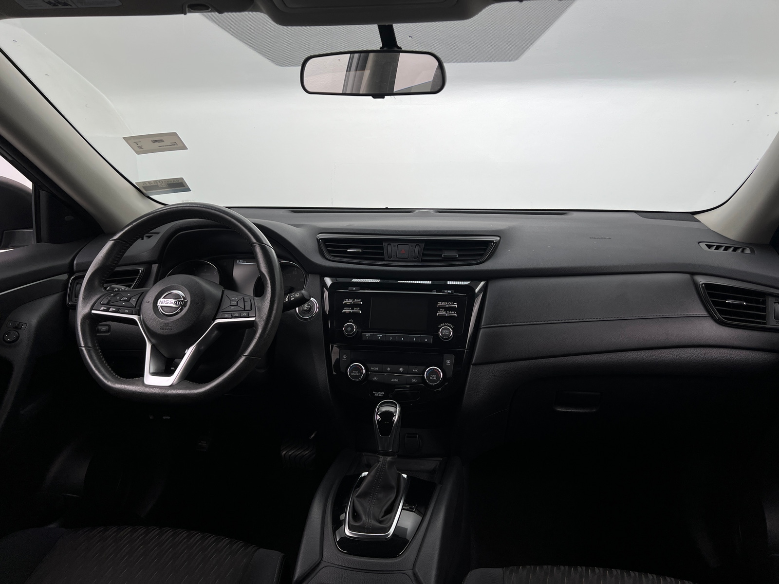 Thumbnail: 2017 Nissan Rogue - 3