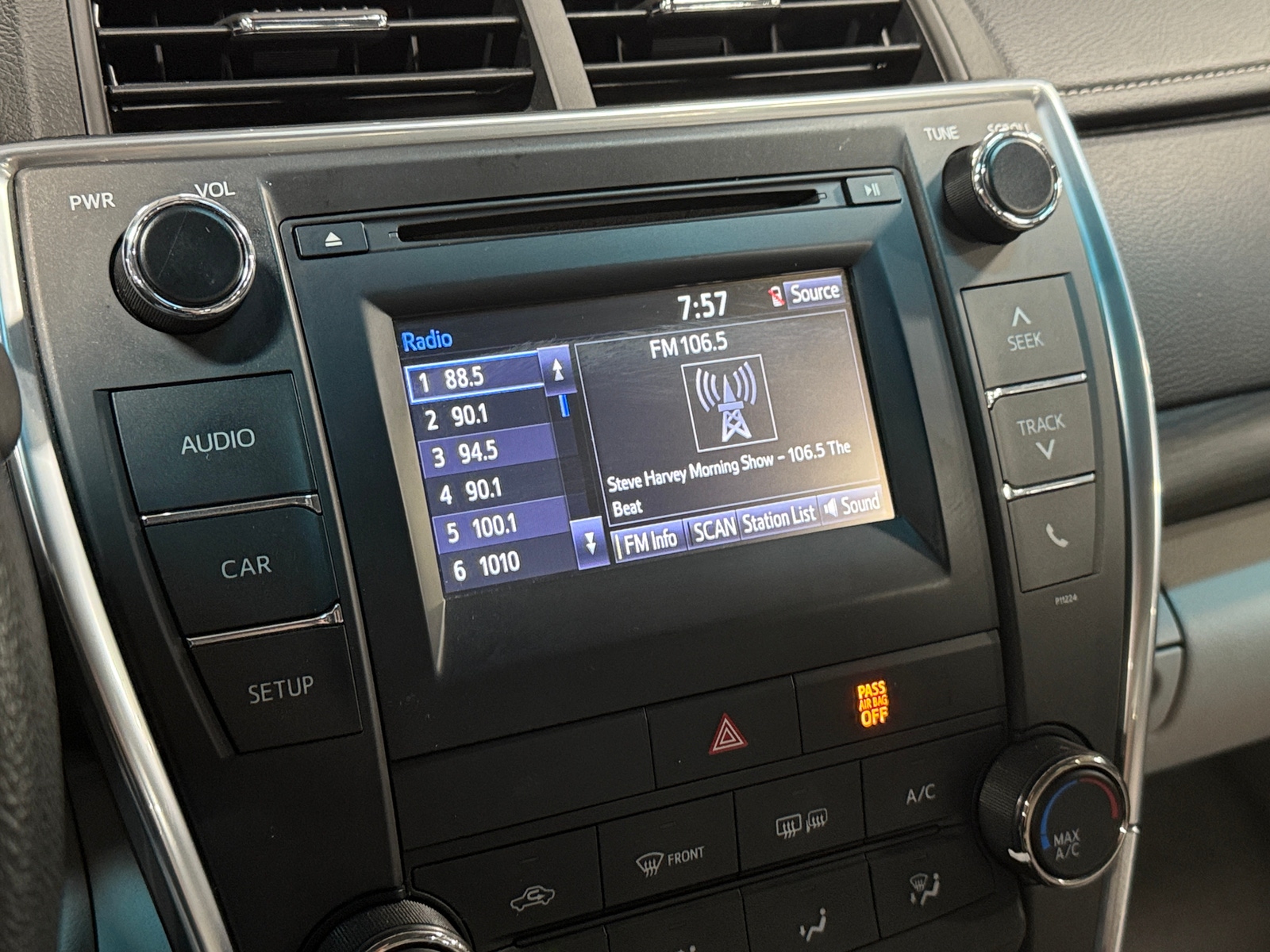 Thumbnail: 2016 Toyota Camry - 4
