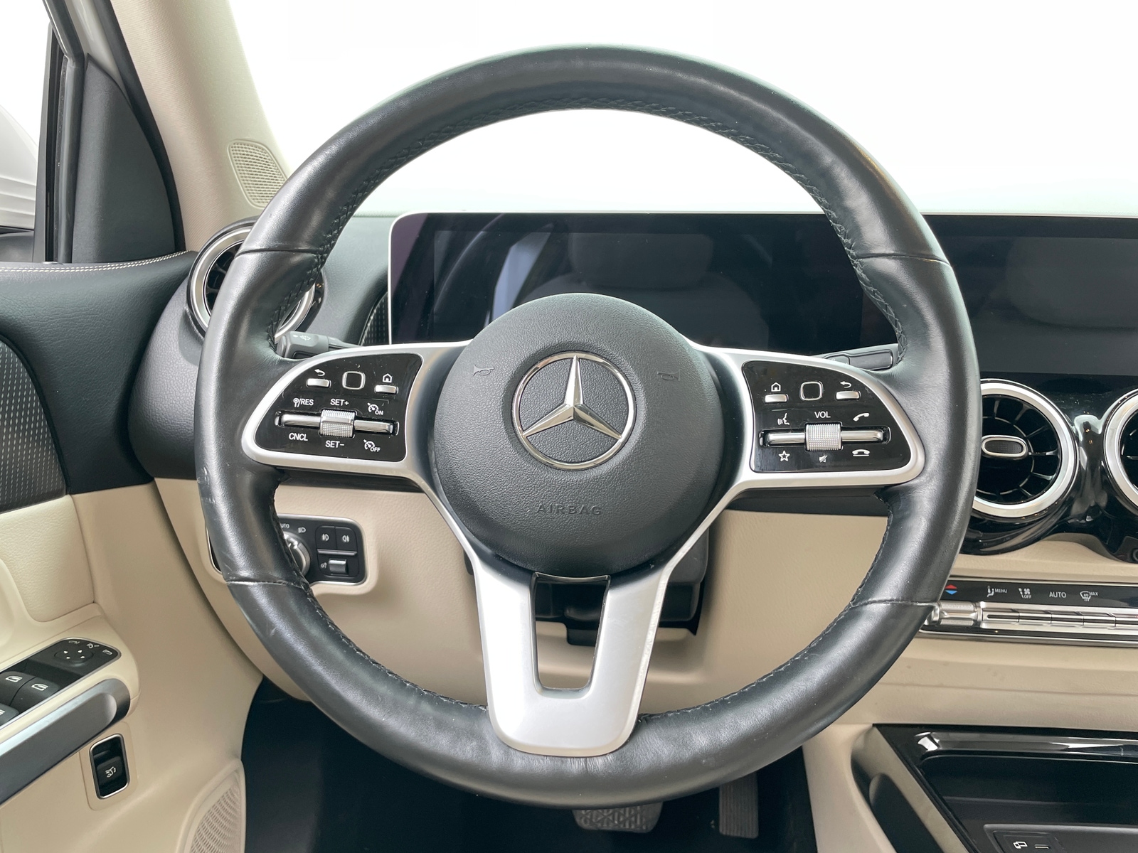 Thumbnail: 2020 Mercedes-Benz GLB - 4