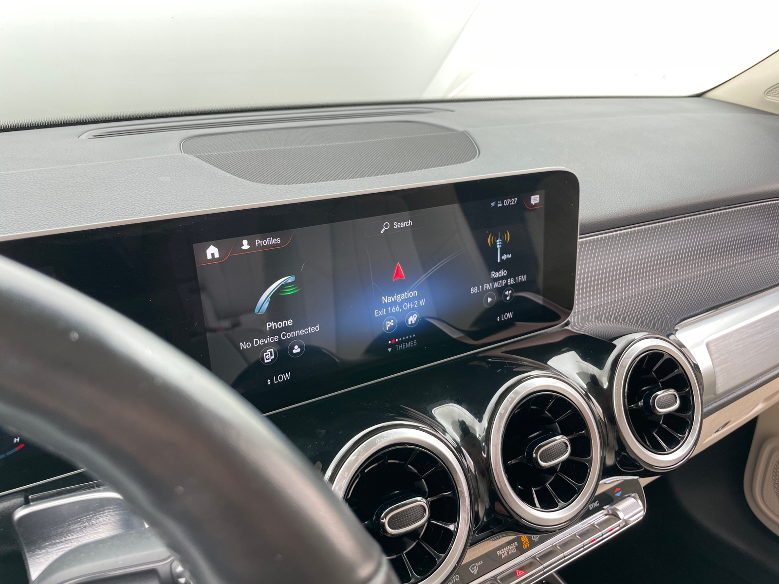 Thumbnail: 2020 Mercedes-Benz GLB - 3