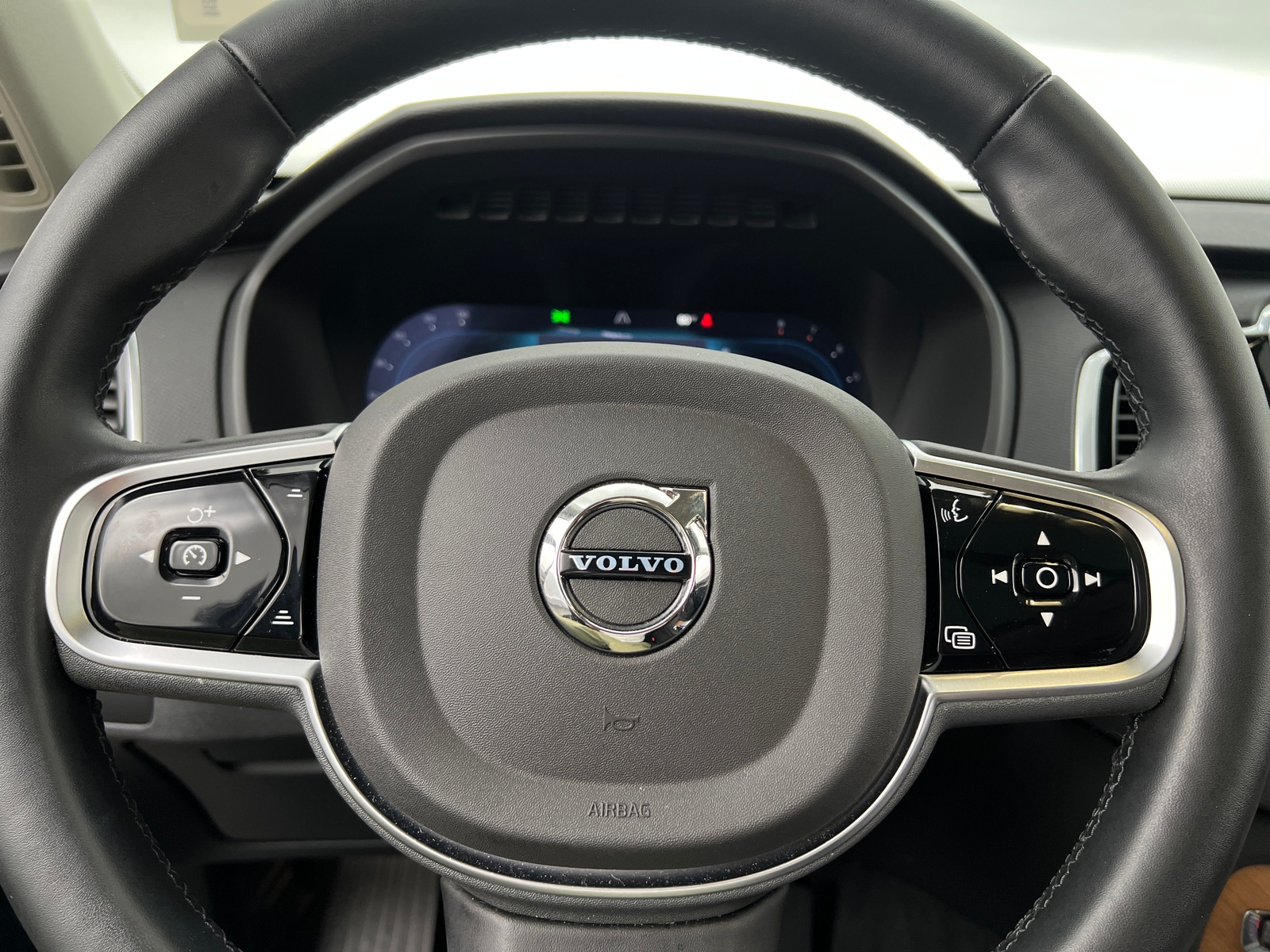 Thumbnail: 2025 Volvo XC90 - 4