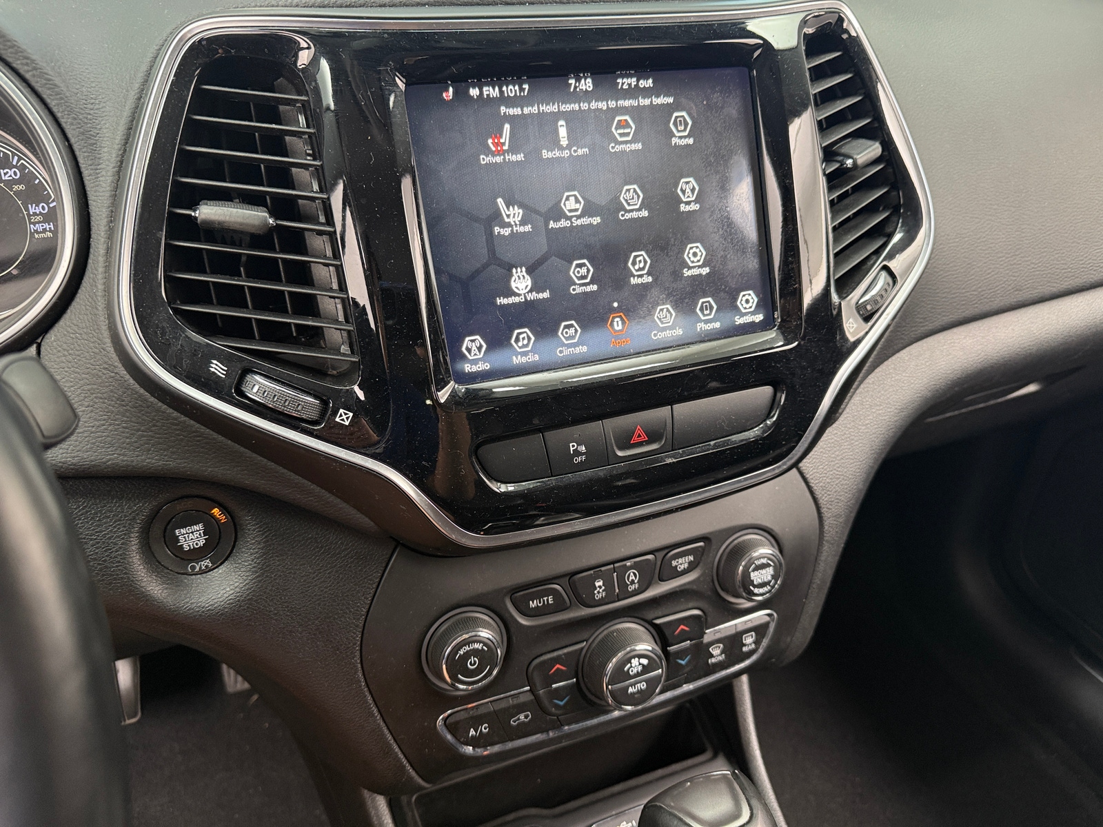 Thumbnail: 2019 Jeep Cherokee - 3